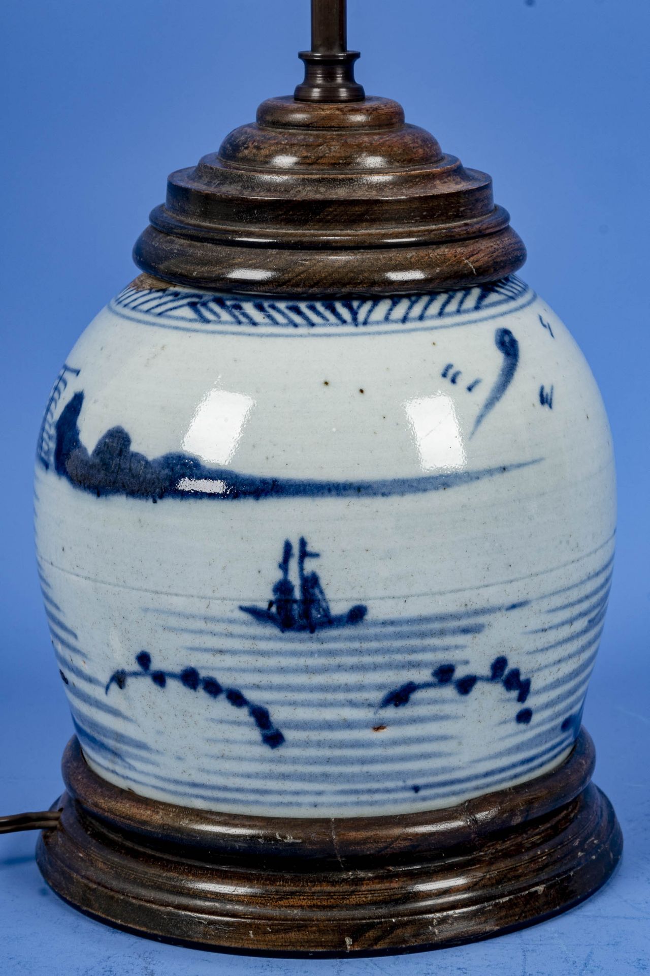"Ingwer- Jar" als Tischlampenfuß; der Ingwertopf, China, 19. oder 20. Jhdt., mit Landschaftsdekoren - Bild 4 aus 6