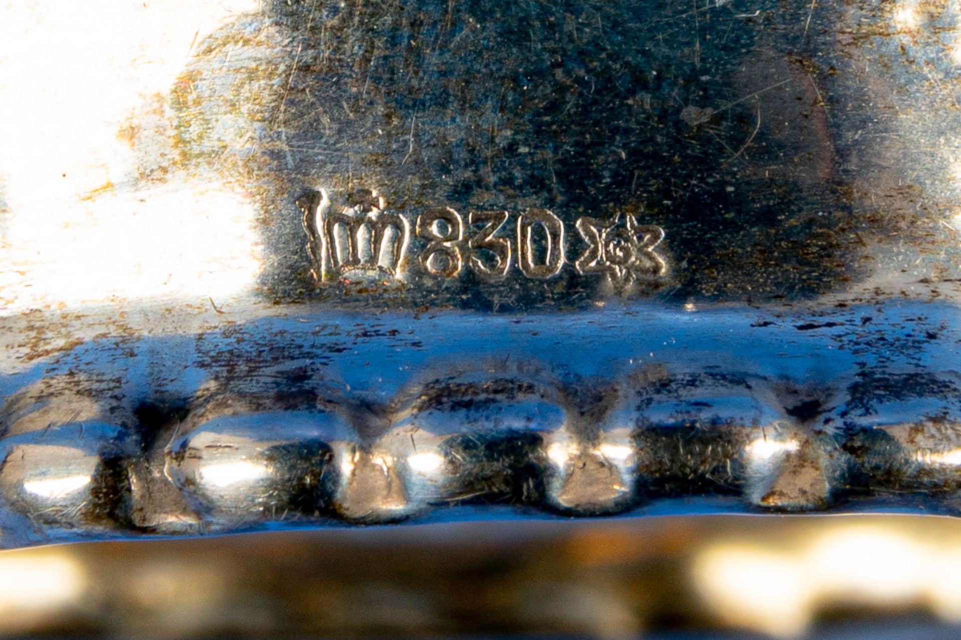 Paar Serviettenringe, 830er Silber massiv, ligiertes Besitzermonogramm, schön erhaltene Innenvergol - Bild 5 aus 7