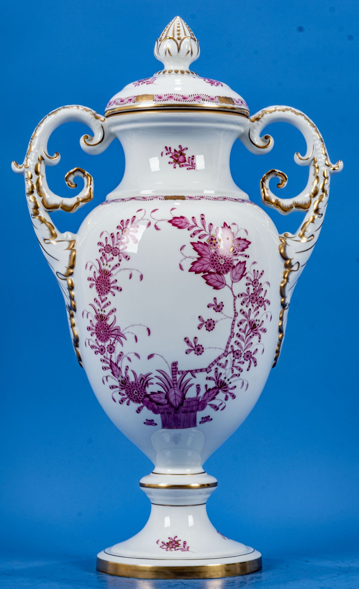 Prachtvolle Amphoren - Vase, Herend , Apponyi - Dekor mit äußerst reicher Vergoldung; ca. 49 cm ho - Image 2 of 15