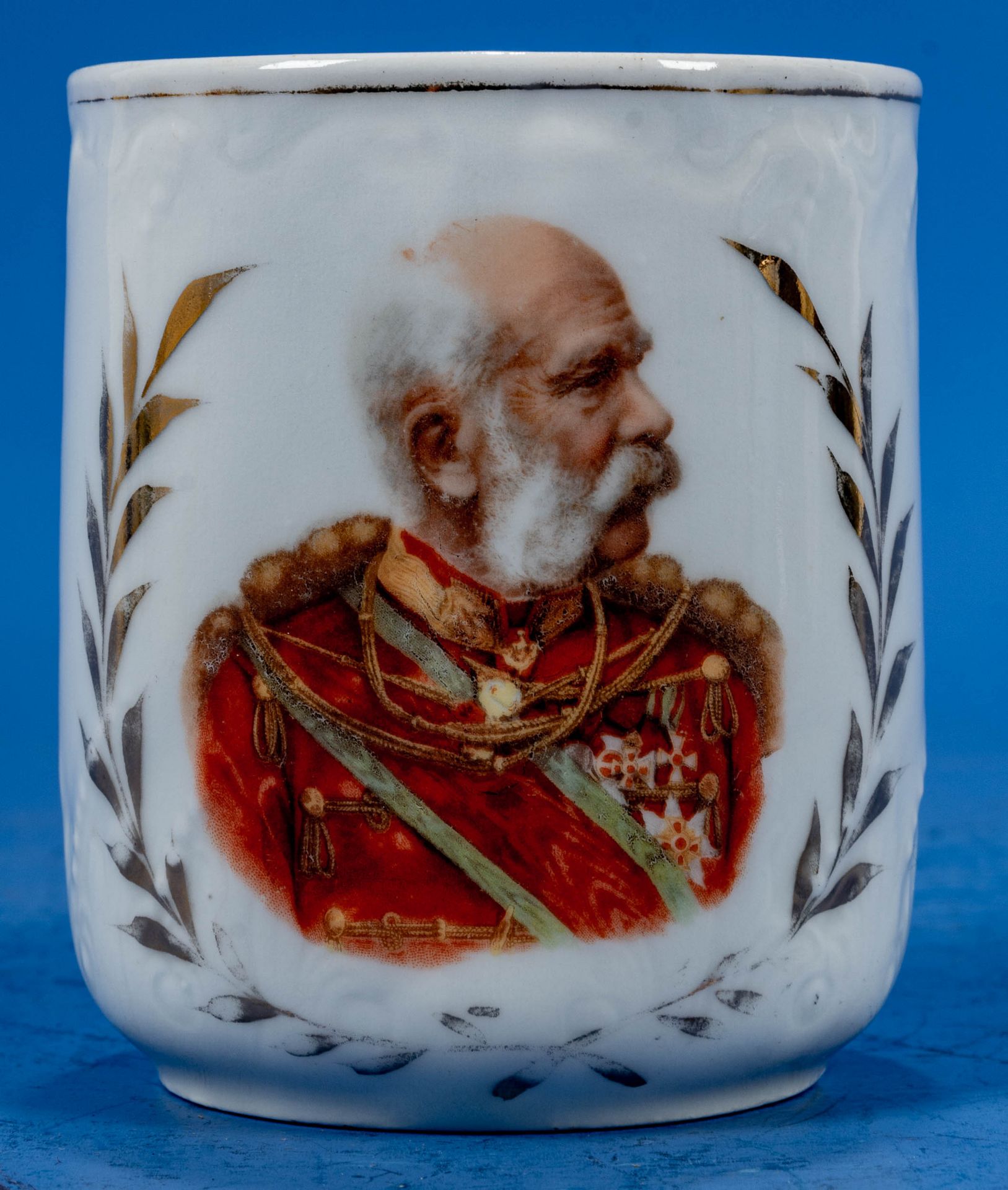 "Kaiser Franz Josef von Österreich", Henkelbecher, ungemarktes Weißporzellan mit teils leicht erhab - Image 2 of 6