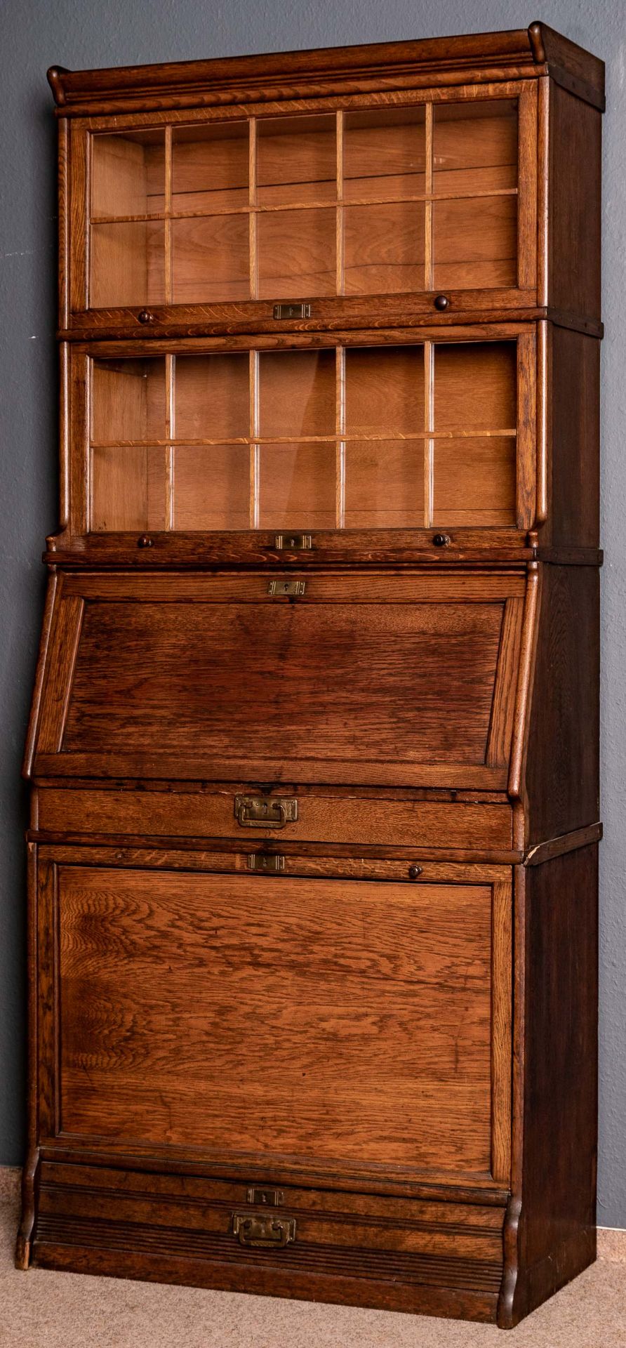 Sekretär mit Vitrinenaufsatz, sogen. "Lawyers Bookcase", um 1920/ 30, Eiche, aus mehreren Einzeltei - Bild 3 aus 9