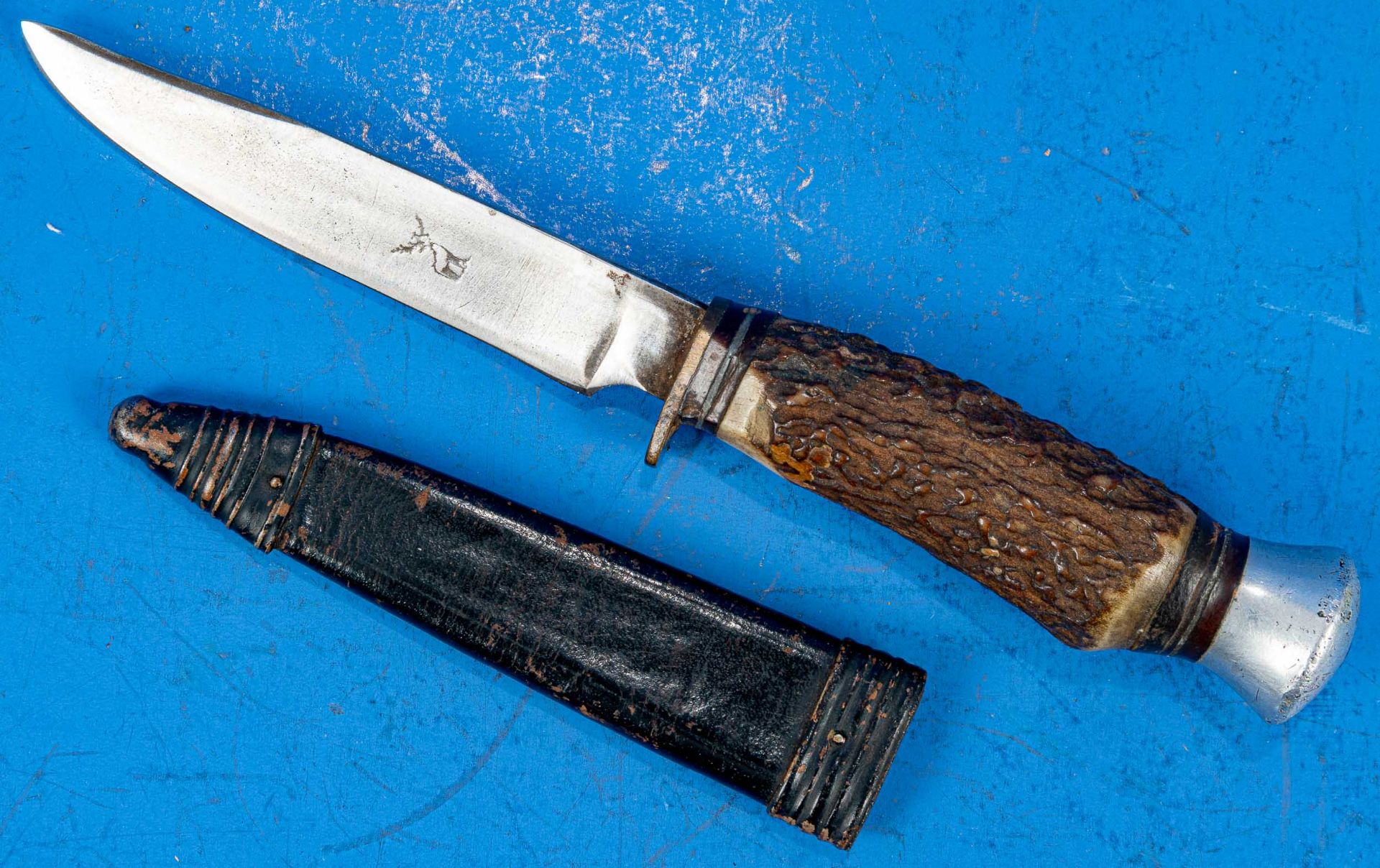 3tlg. Konvolut "Jagdliches", bestehend aus 2 kleinen Messern, Hirschhorngriffe in metallbeschlagene - Bild 7 aus 9