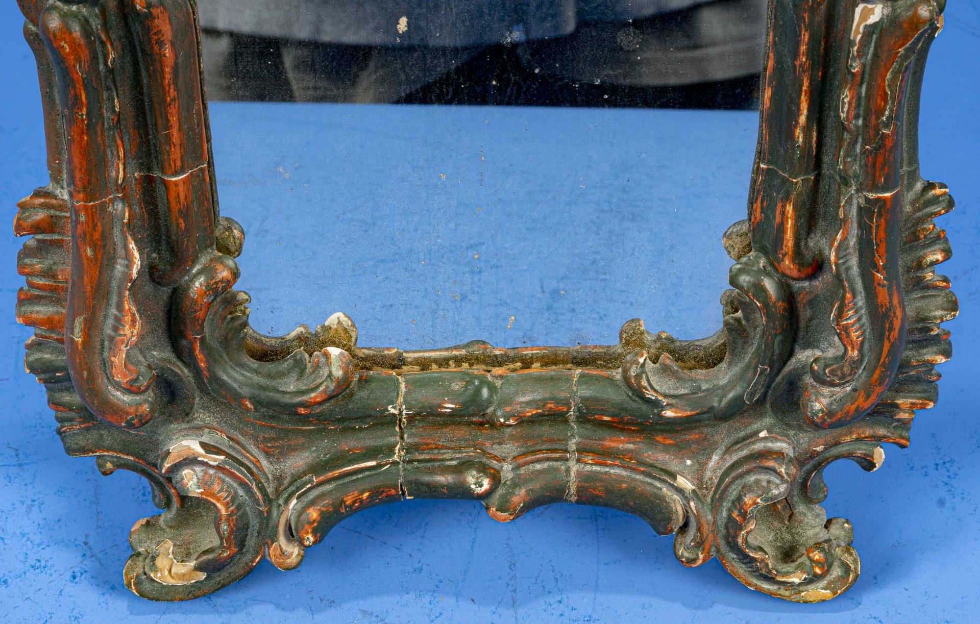 Antiker Tischspiegel/ Schminkspiegelrahmen, Barock, 18. Jhdt., süddeutsch; massiver, geschnitzter N - Bild 4 aus 4