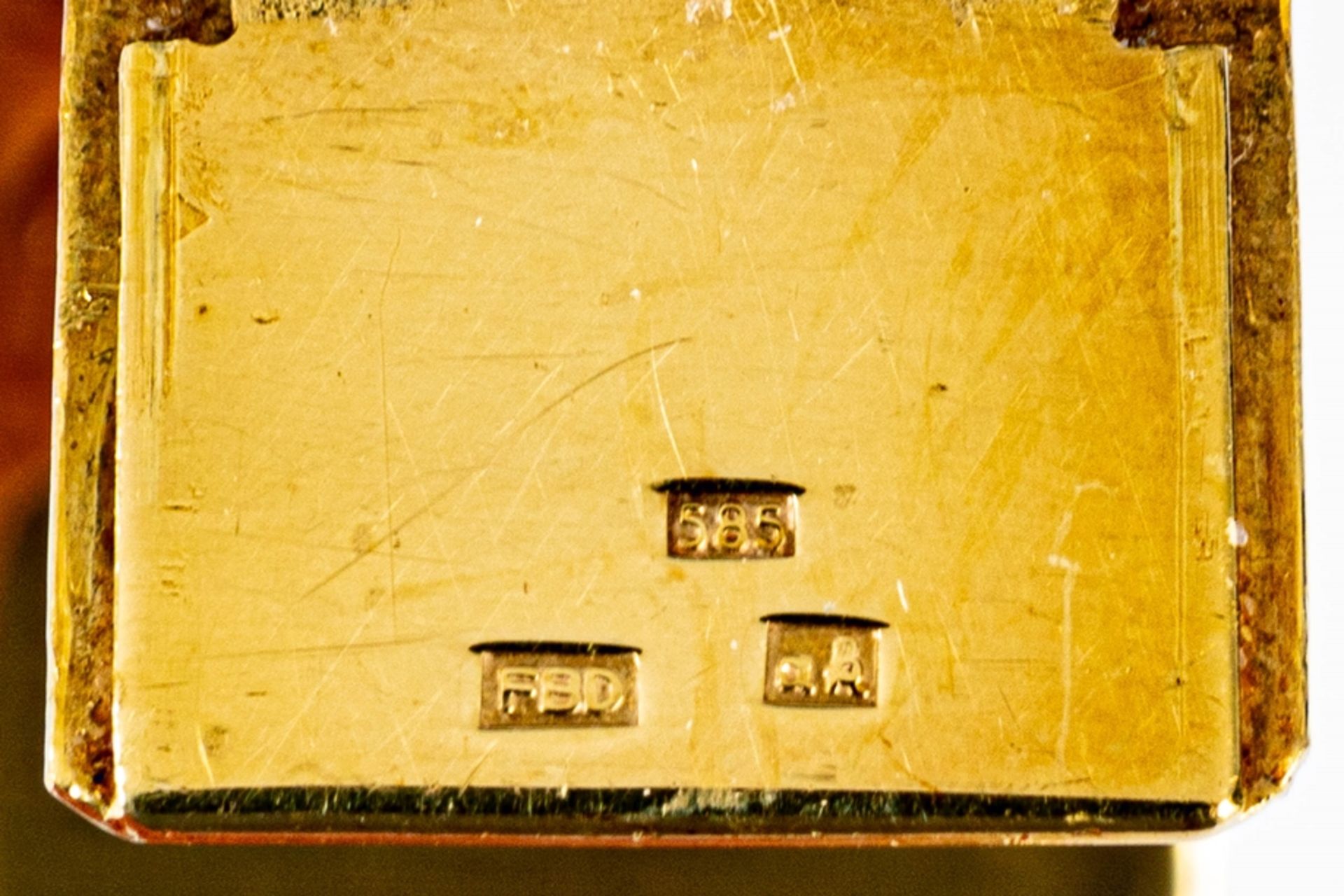 Schwerer 585er Gelbgold - Armreif mit Wiener Ziergravur, ca. 100 gr.! Scharnier/ Kastenschloss, Dur - Image 9 of 9