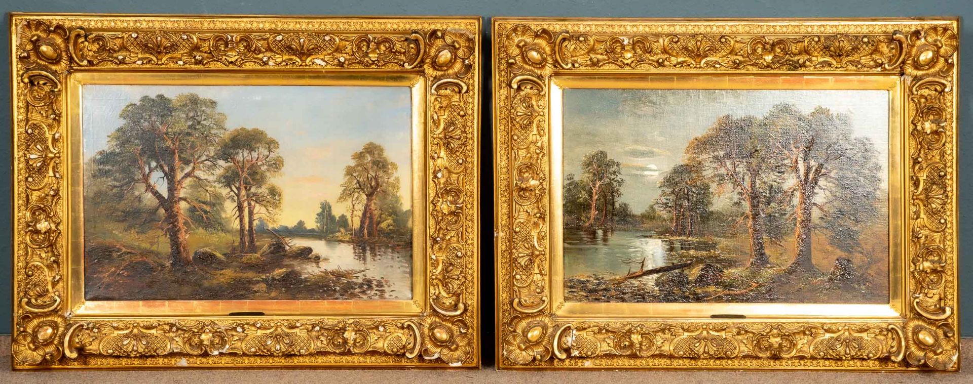 Paar dekorativer Historismus-Goldstuckrahmen um 1900; Falzmaße je ca. 54 x 81 cm, max. Außenmaße je
