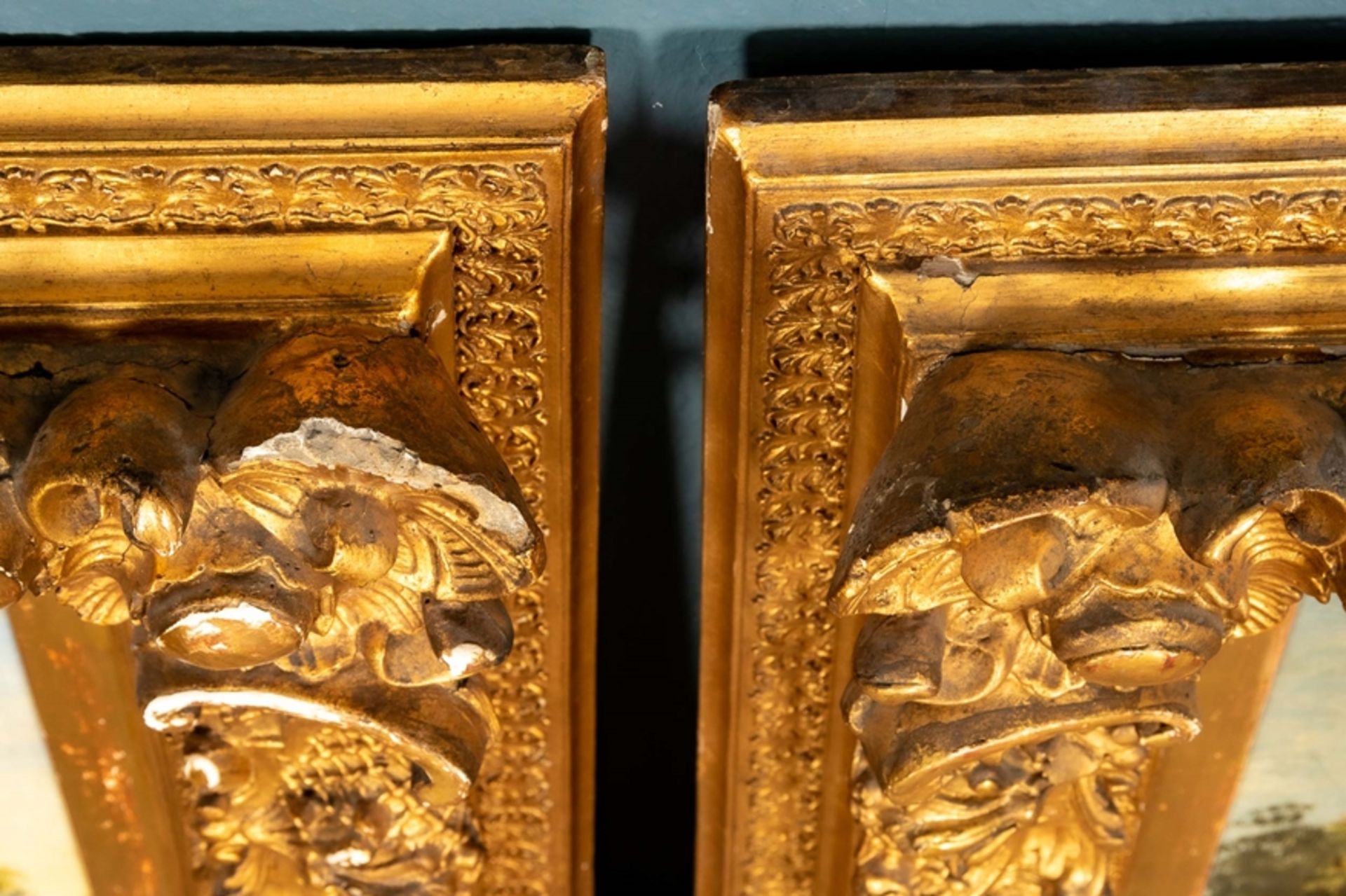 Paar dekorativer Historismus-Goldstuckrahmen um 1900; Falzmaße je ca. 54 x 81 cm, max. Außenmaße je - Bild 6 aus 17