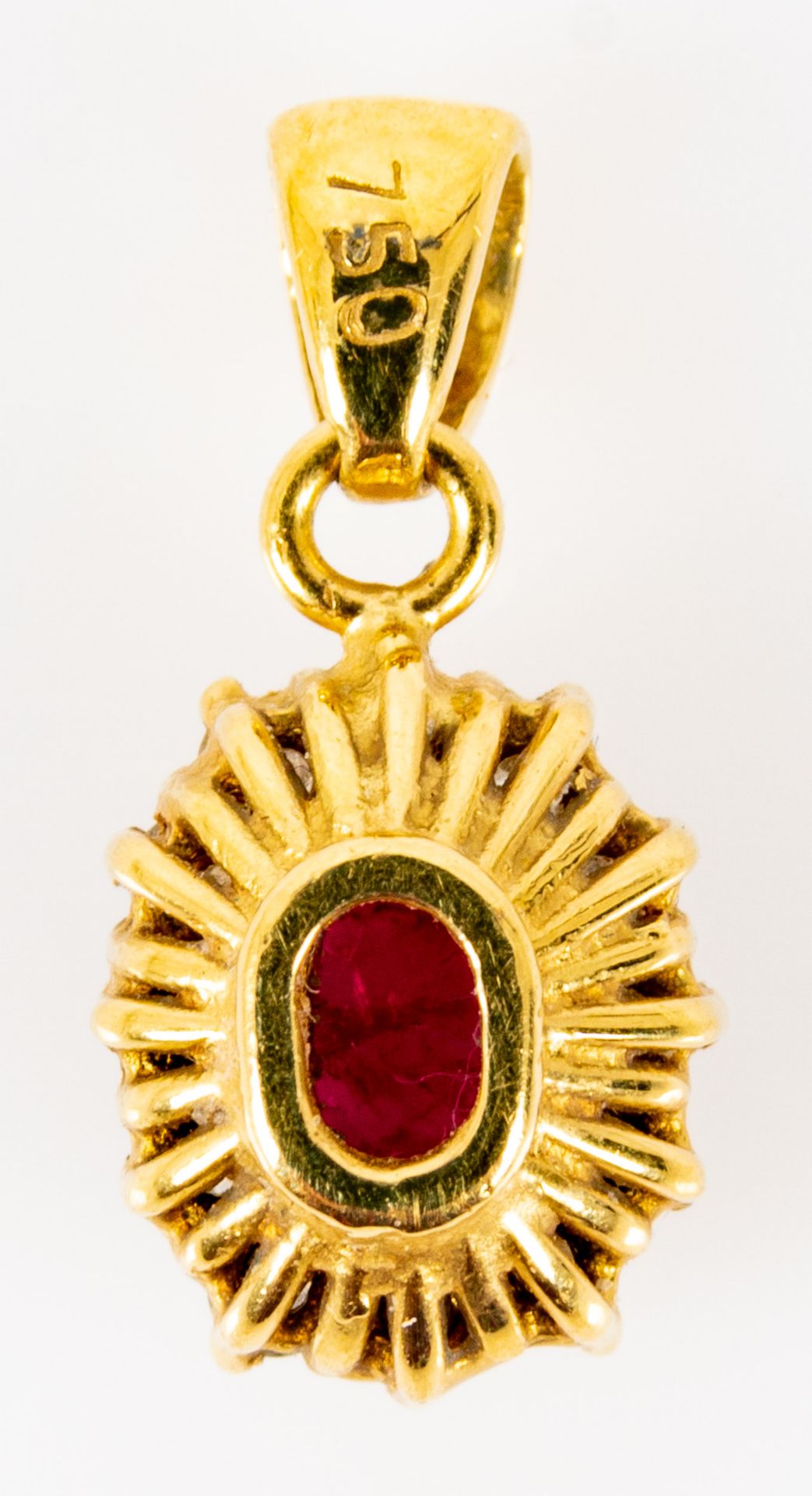 Feiner, zarter 18 K Gelbgold-Kettenanhänger, mittig mit Rubin-Cabochon, von 12 Diamanten im Brillan - Bild 4 aus 6