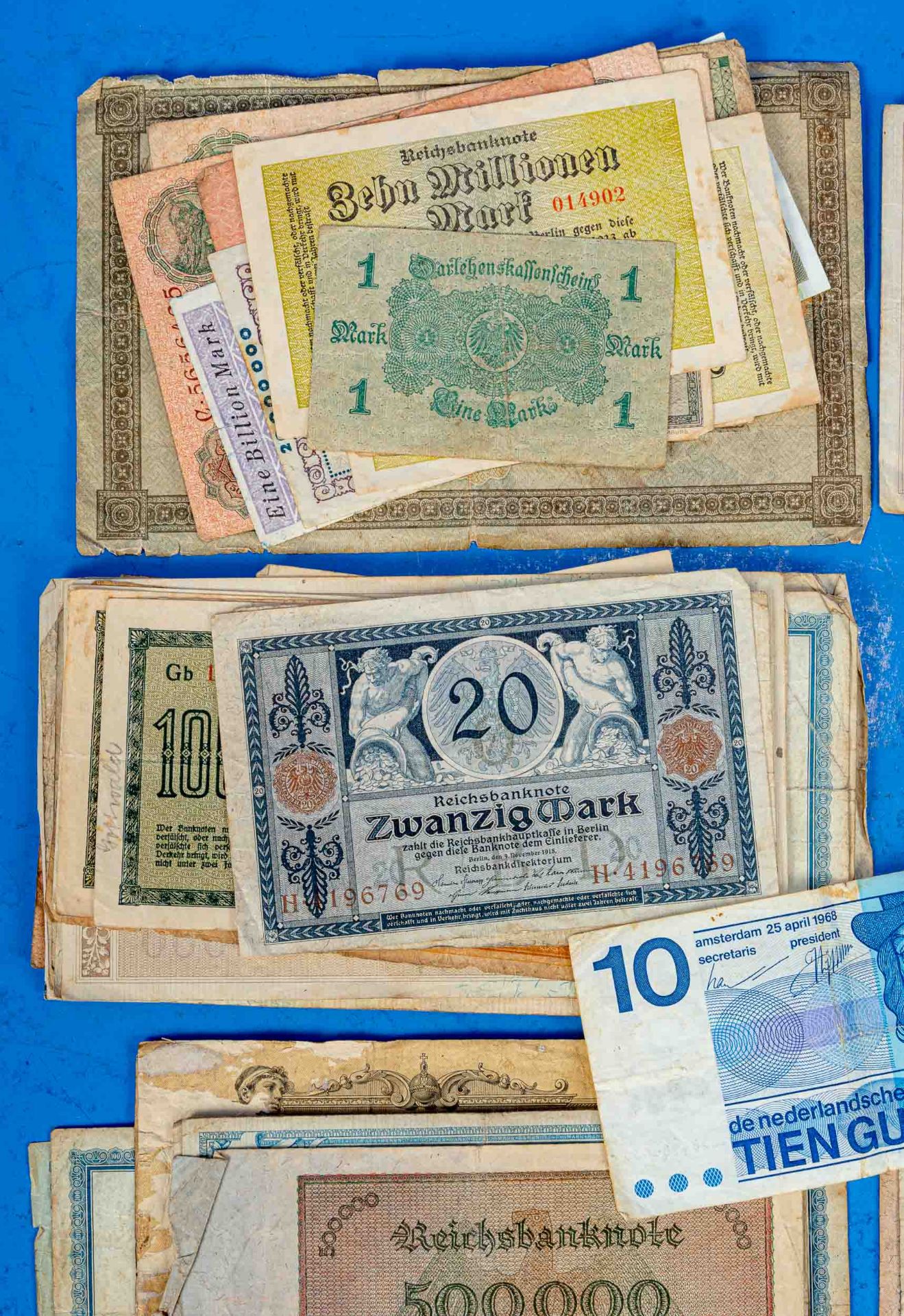 Ca. 110 tlg. Sammlung verschiedener Zahlungsmittel: knapp 100 überwiegend historische Banknoten & G - Bild 2 aus 7