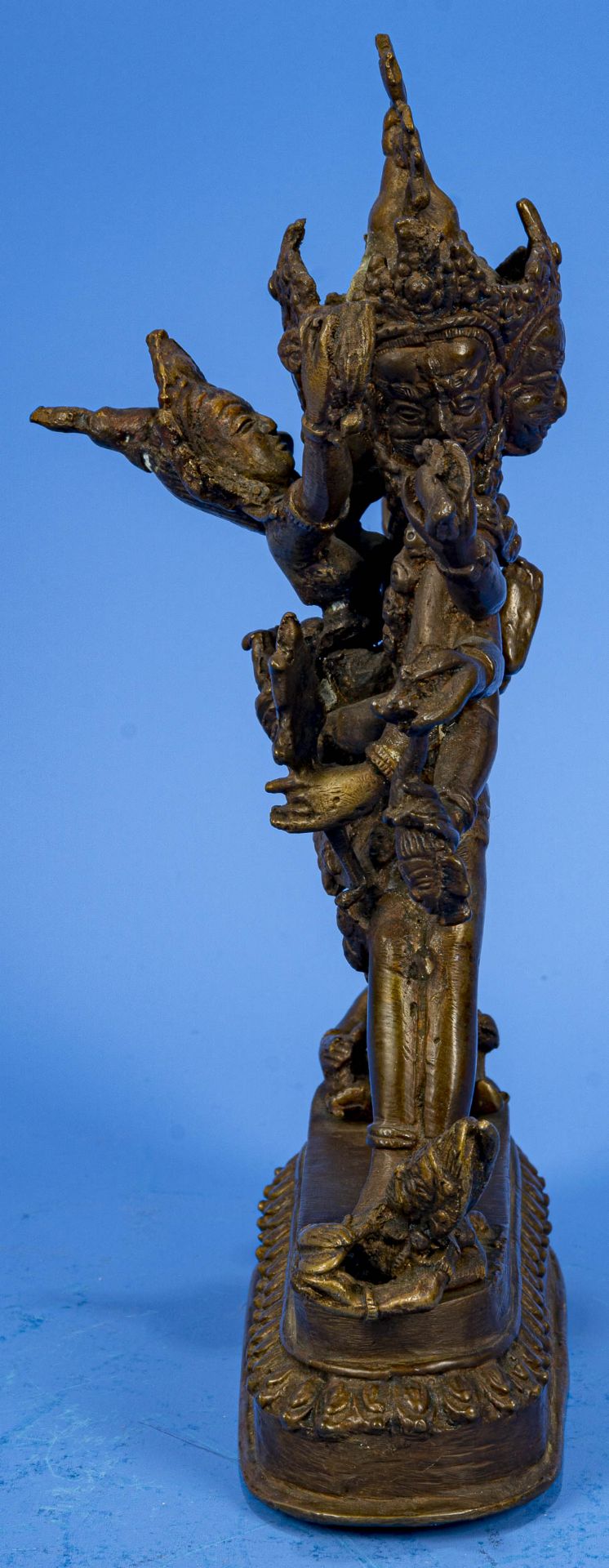 Bronzefigur der Gottheit DURGA PUJA, unbekanntes Alter, Höhe ca. 23 cm. - Bild 6 aus 8