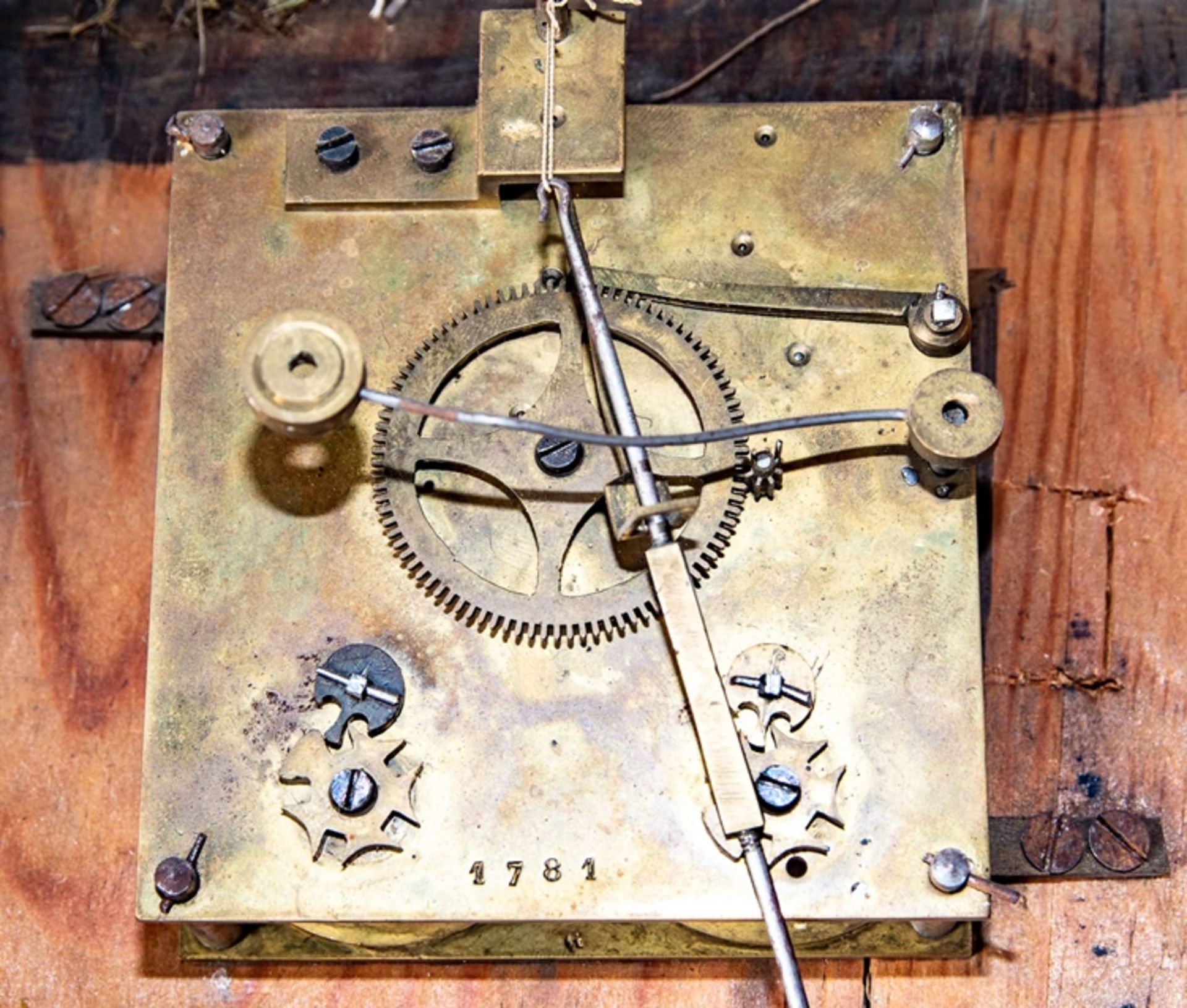 Antike Wanduhr mit "Gänsejagdszene"; Historismus um 1900; ungeprüftes, mechanisches Uhrwerk mit Sch - Image 8 of 10