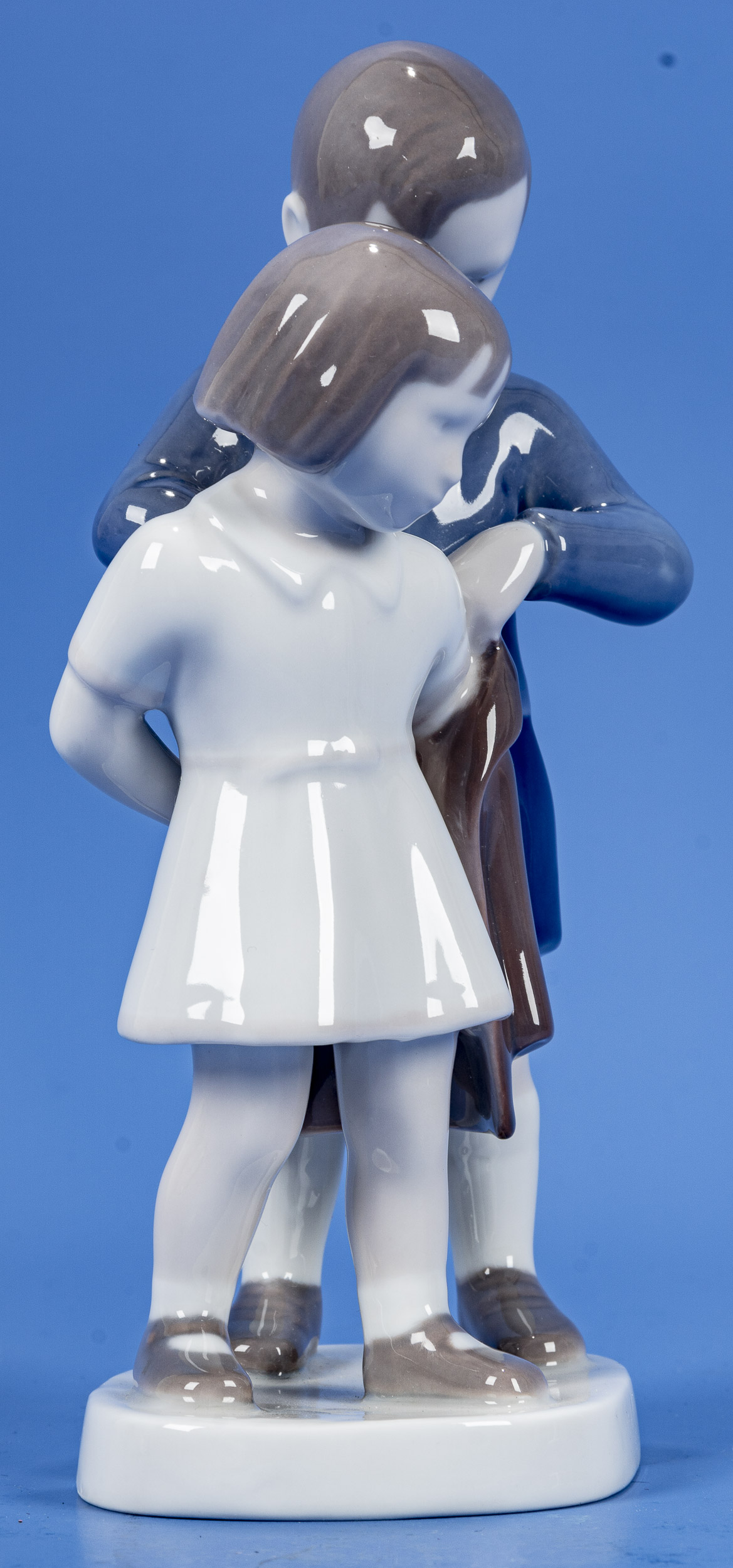 "Junger Kavalier", polychrom staffierte Porzellanfigurengruppe eines Knaben, einem Mädchen in die/ - Image 6 of 10