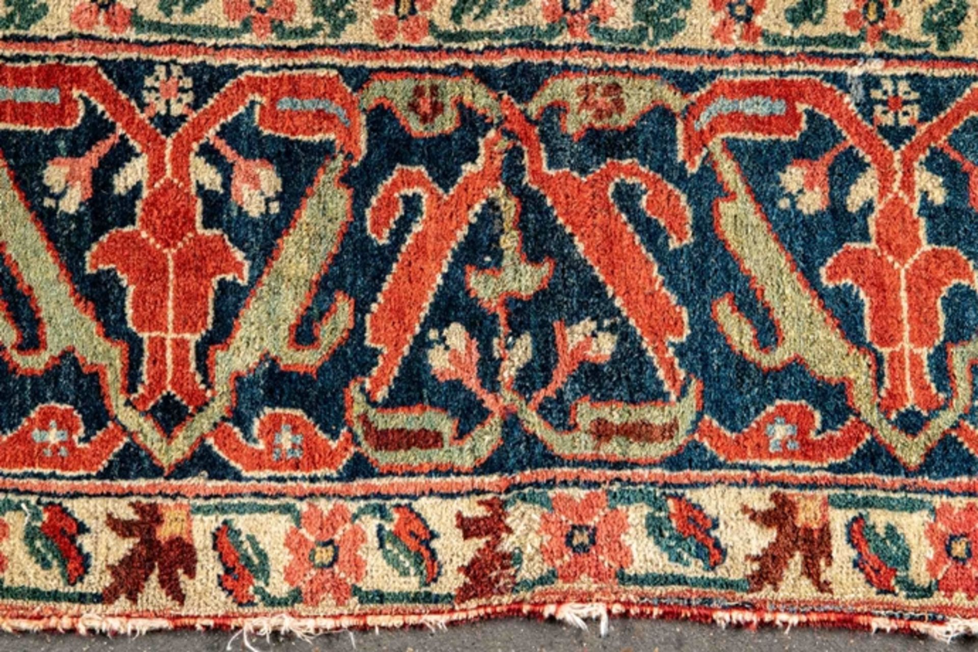 Früher nordwestpersischer Teppich, Mitte 18. Jhdt. oder früher. Format ca. 480 x 232 cm. Schafschur - Image 23 of 27