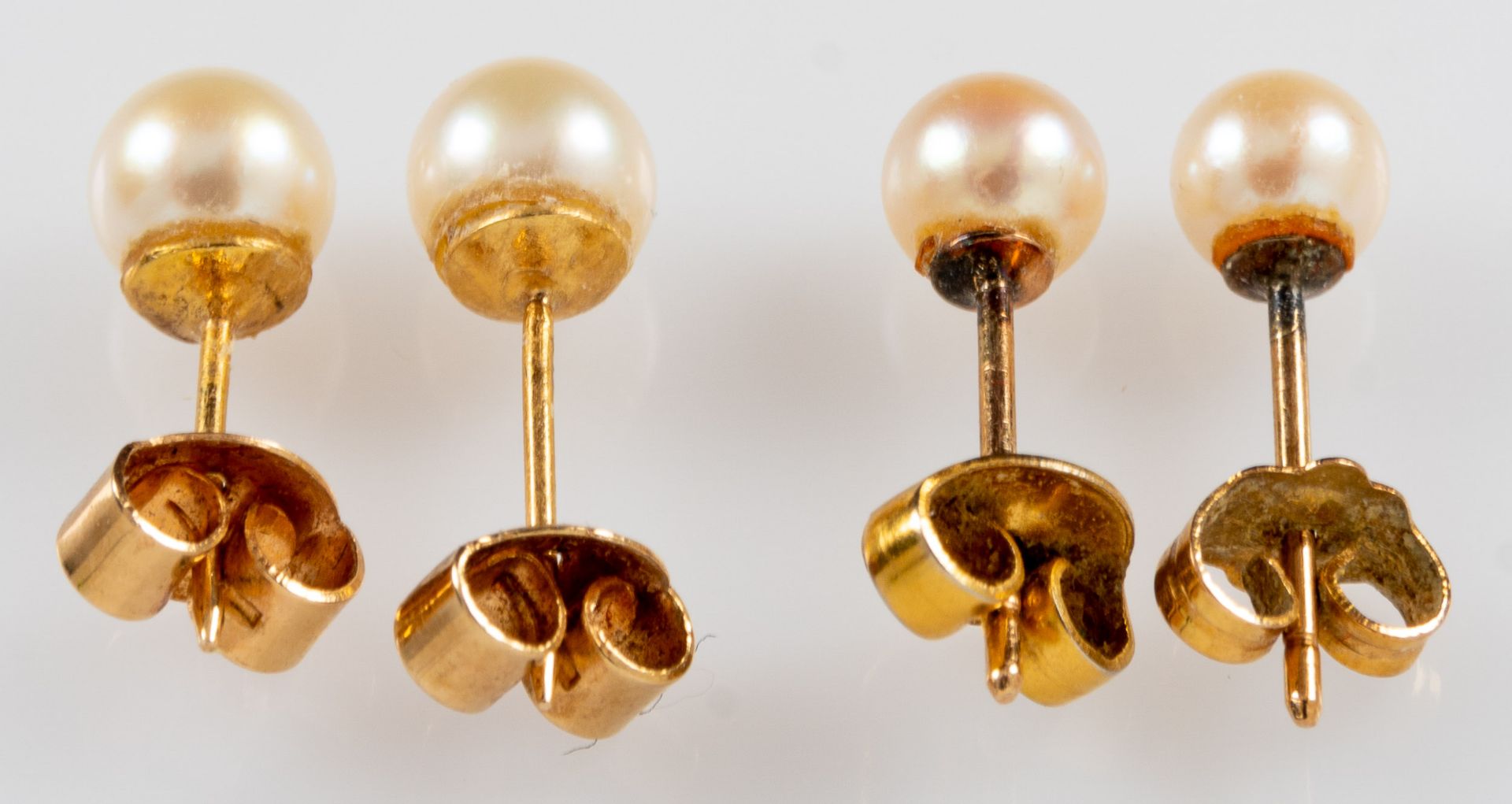 2 Paar Ohrstecker mit Perlenbesatz, 1x 585er Gelbgoldfassung, 1x vergoldete Fassung. Verschieden sc - Bild 3 aus 5