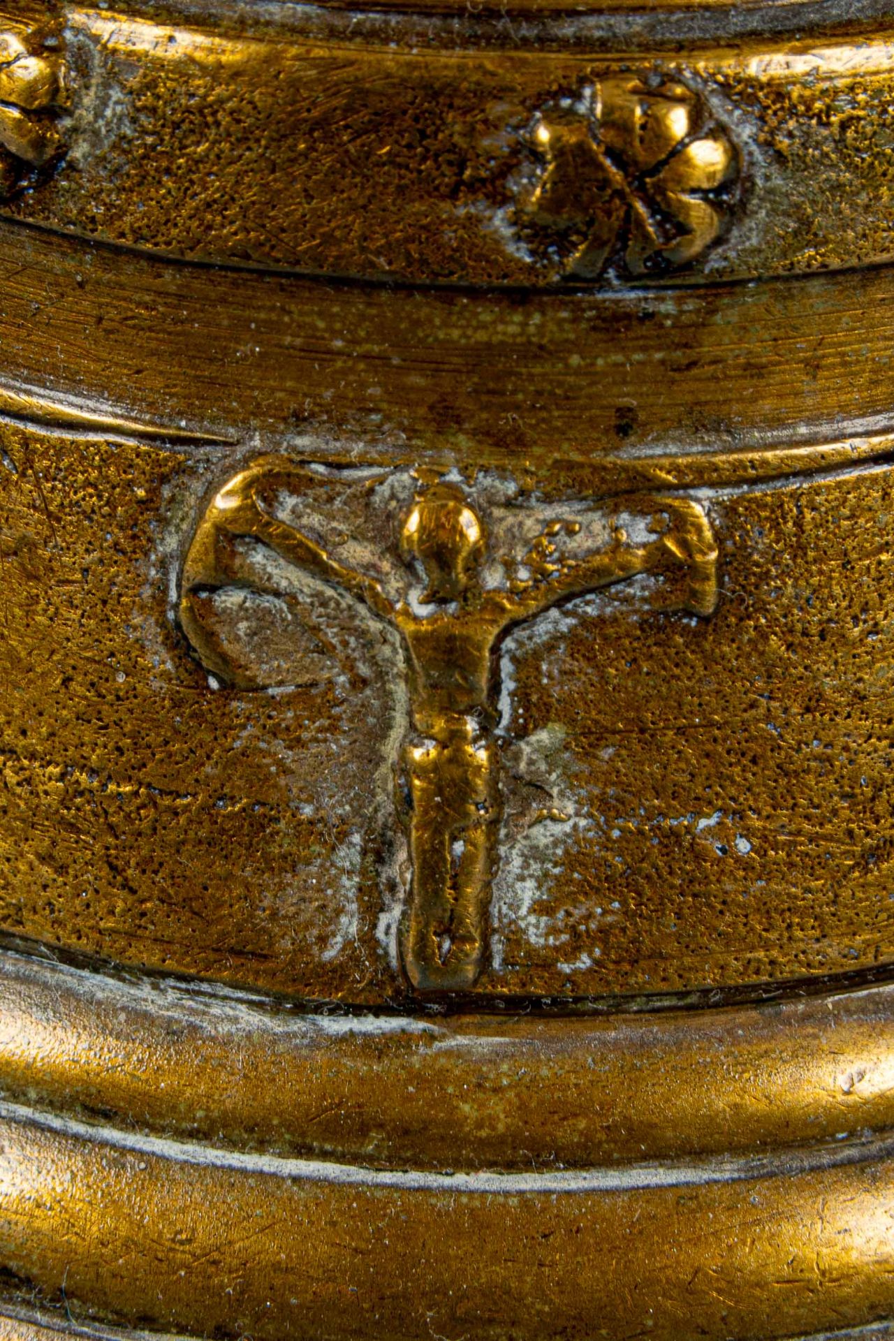 Antike Kuhglocke, Messing/ Bronze mit breitem Lederriemen; Glocke wohl 19. Jhdt., Durchmesser ca. 1 - Image 7 of 10