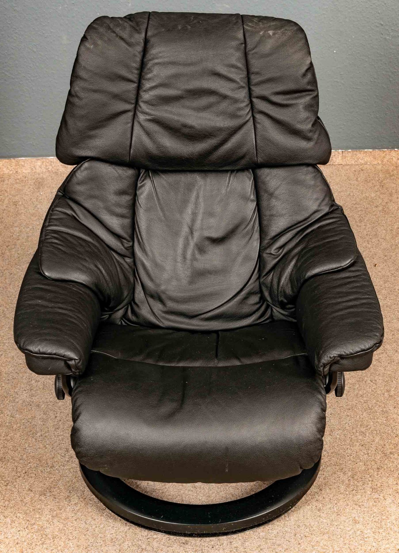 "STRESSLESS" - Sessel mit passendem Hocker, schöner gebrauchter Erhalt. Schwarzes Leder. - Bild 3 aus 8