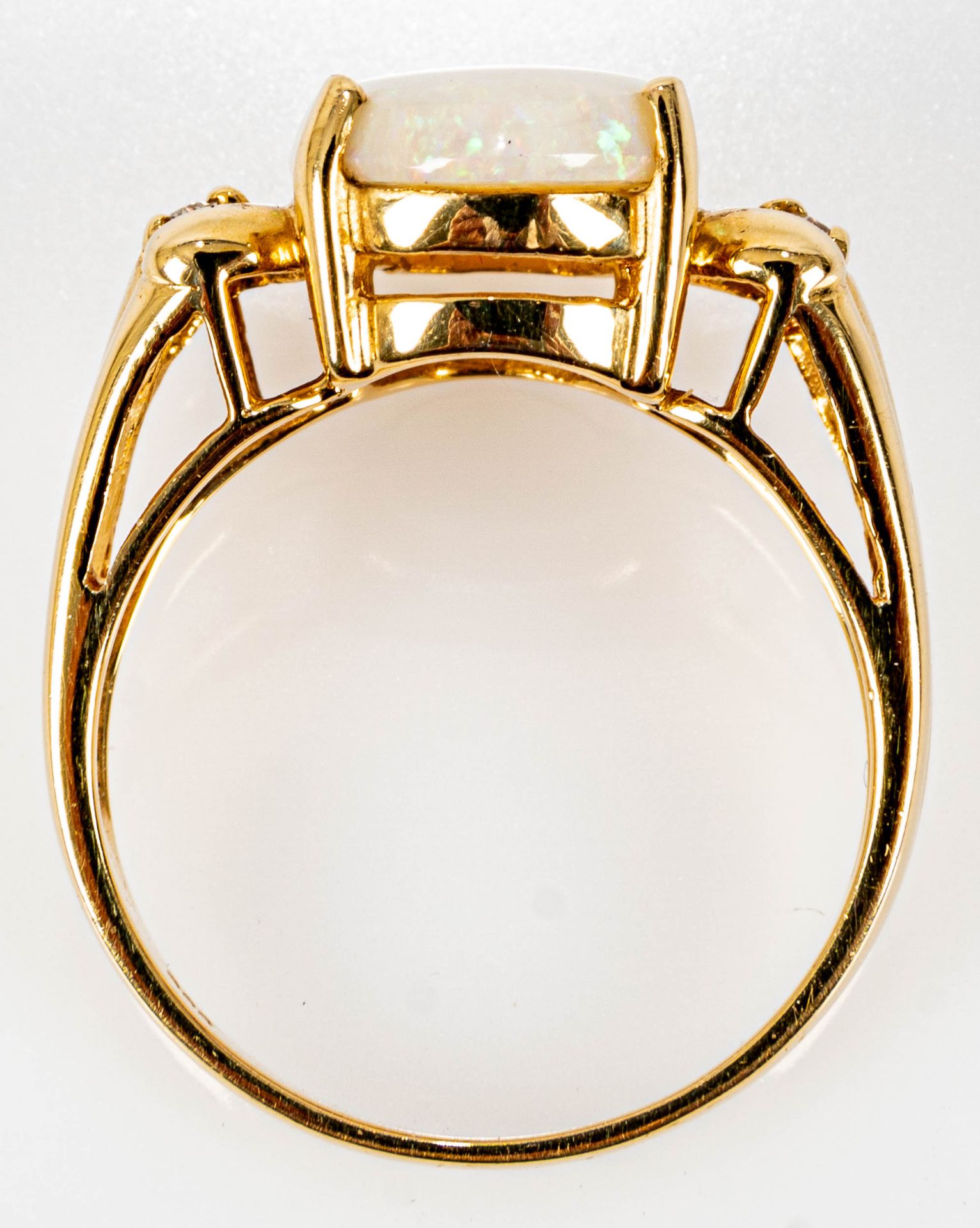 Hochfeiner, zeitlos eleganter 585er Gelbgoldring, mittig mit ovalem Opal-Cabochon besetzt. Auf den - Image 4 of 6
