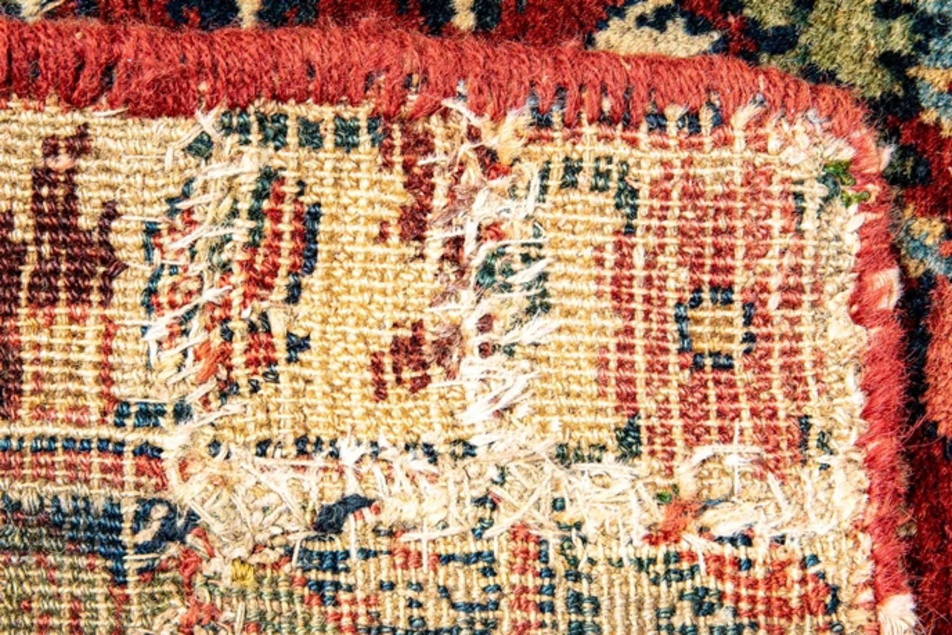 Früher nordwestpersischer Teppich, Mitte 18. Jhdt. oder früher. Format ca. 480 x 232 cm. Schafschur - Image 6 of 27