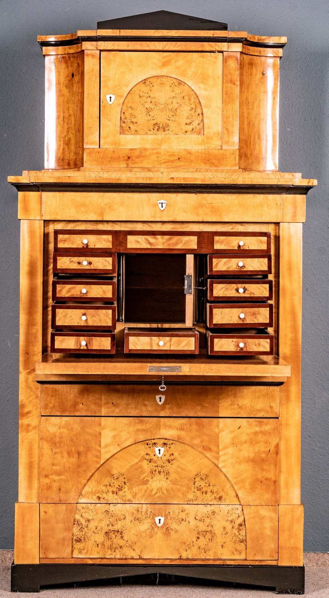 Klassischer, authentischer Sekretär, Biedermeier, wohl Braunschweig um 1820/25, schwerer, massiver  - Bild 5 aus 26