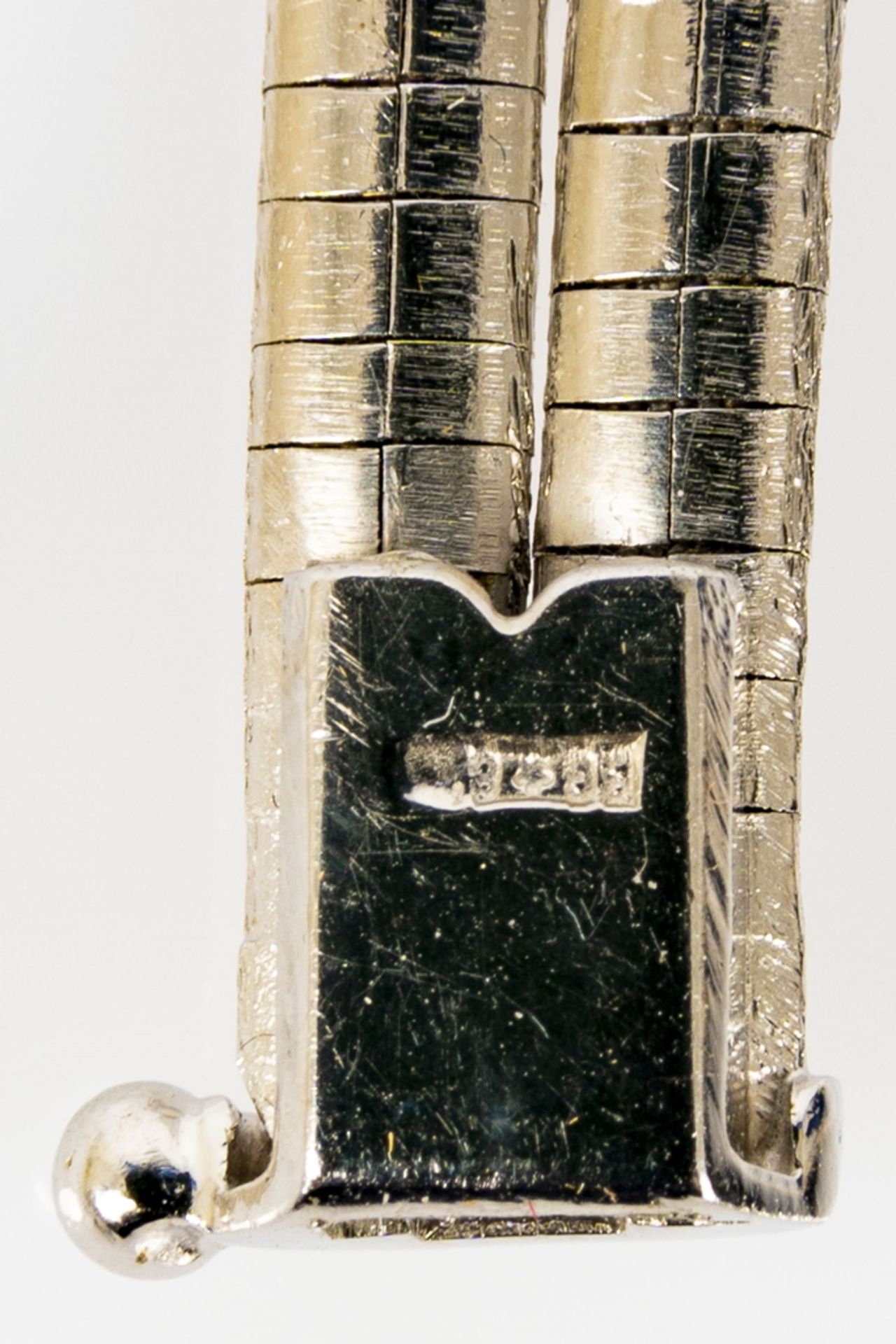 2strängiges Armband, 65% Silberlegierung, Länge ca. 18,5 cm; Sicherheitsverschluss, schöner Erhalt. - Image 6 of 6