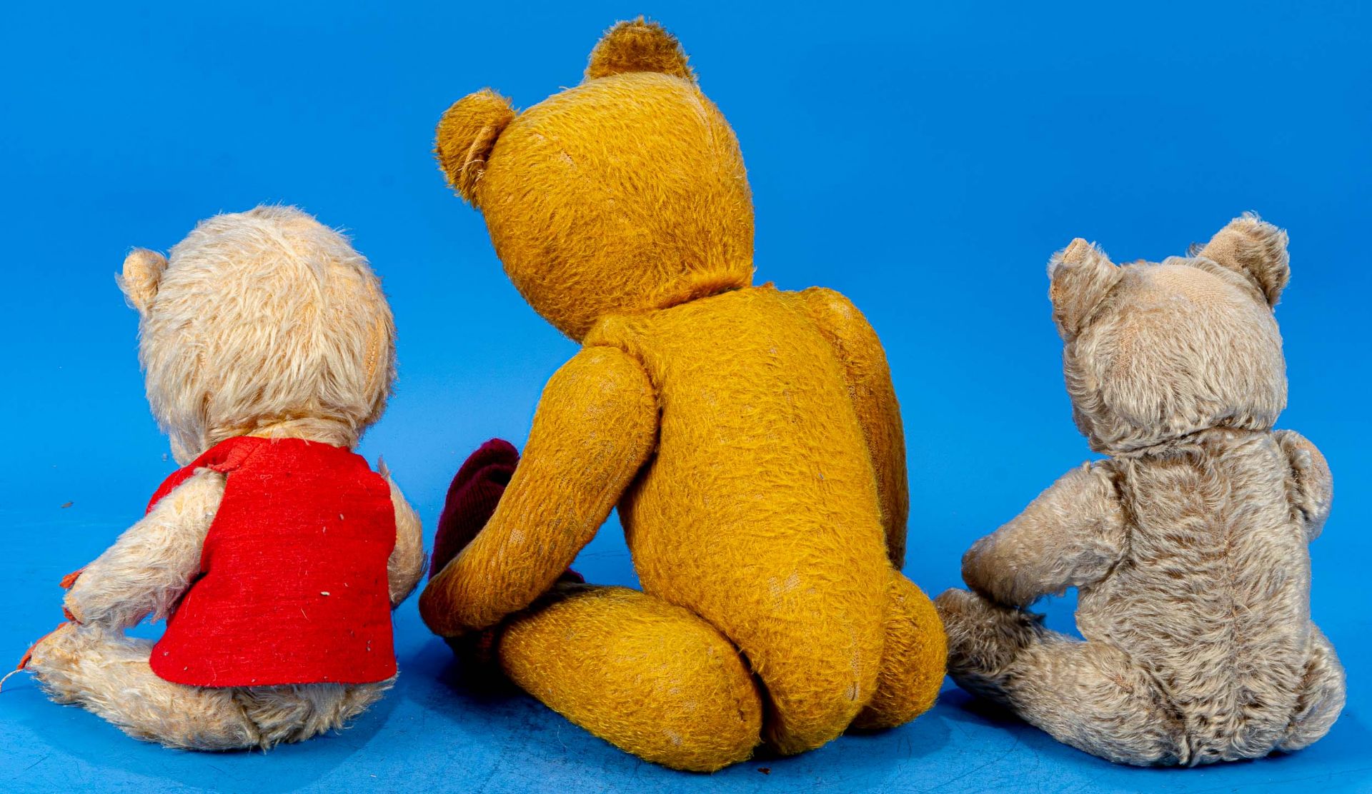 3teilige Sammlung alter bzw. antiker Teddys, 1 X STEIFF-Teddy, teilweise Holzwolle-Füllung, stärker - Bild 5 aus 5