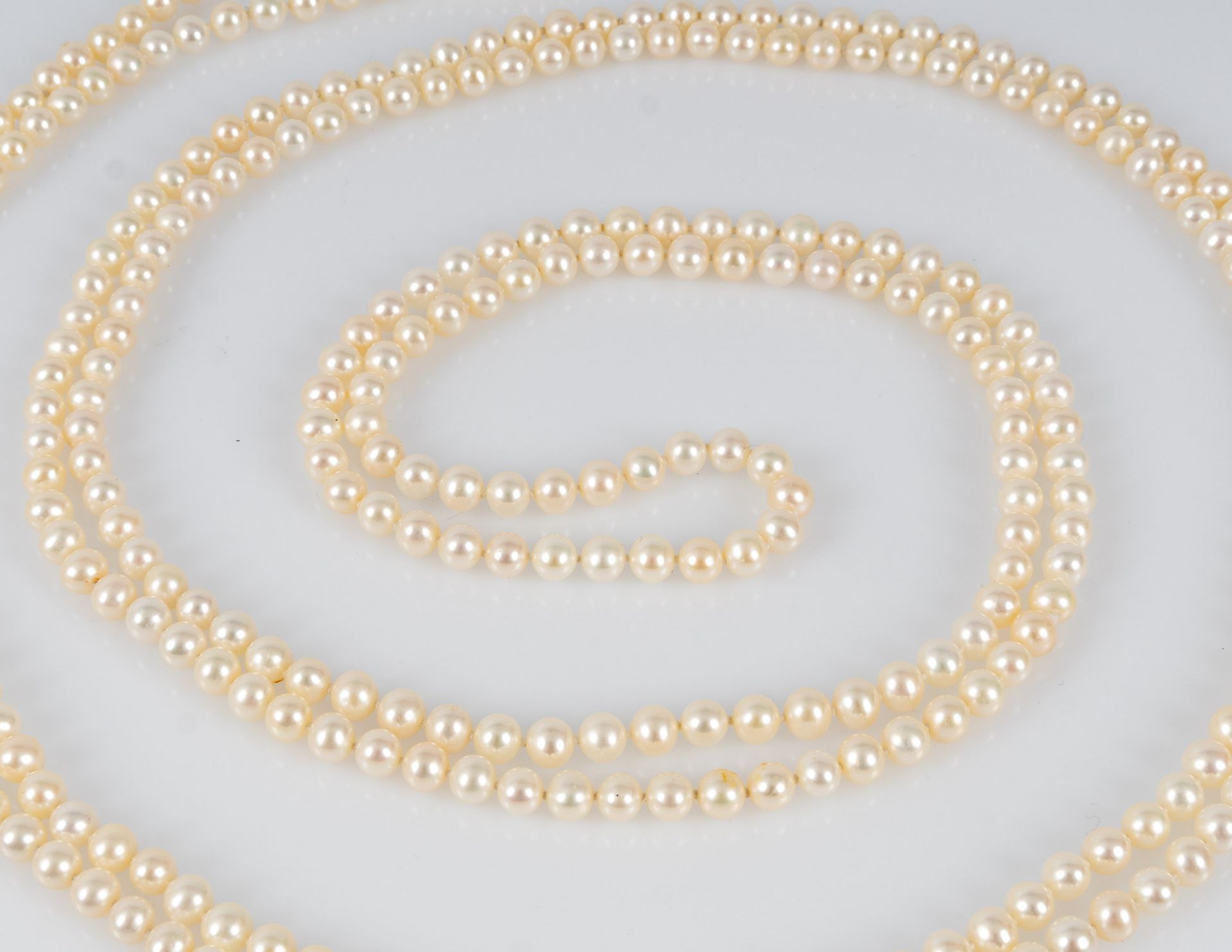 Endlose Akoya- Zuchtperlenkette, ca. 250 cm (!) lang. Durchmesser der Perlen ca. 6- 7 mm, weißer Lü - Bild 5 aus 6