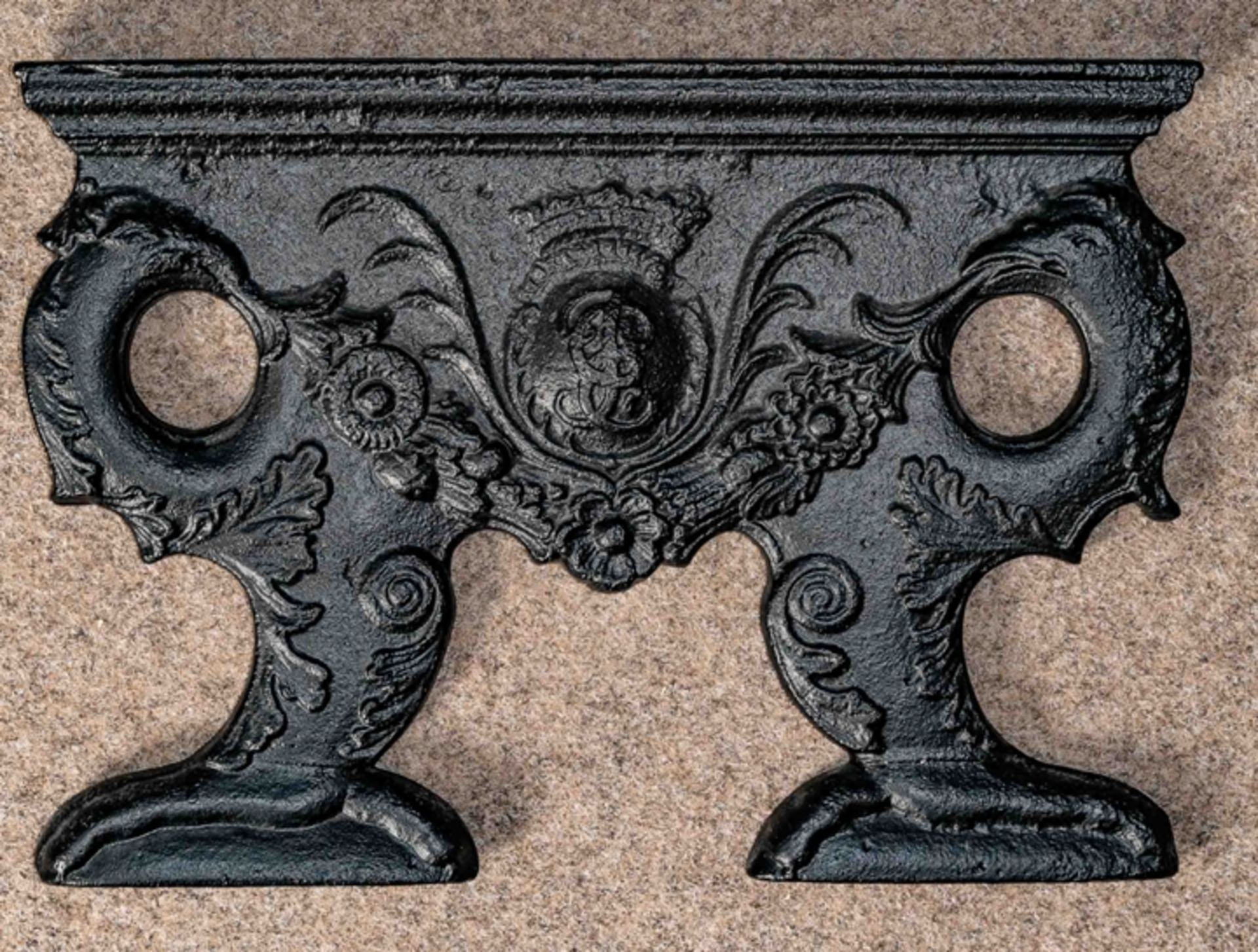Antike Ofenplatte, bez. innerhalb des königlichen hannoverschen Wappens mit dem Wahlspruch: "Dien e - Image 3 of 3