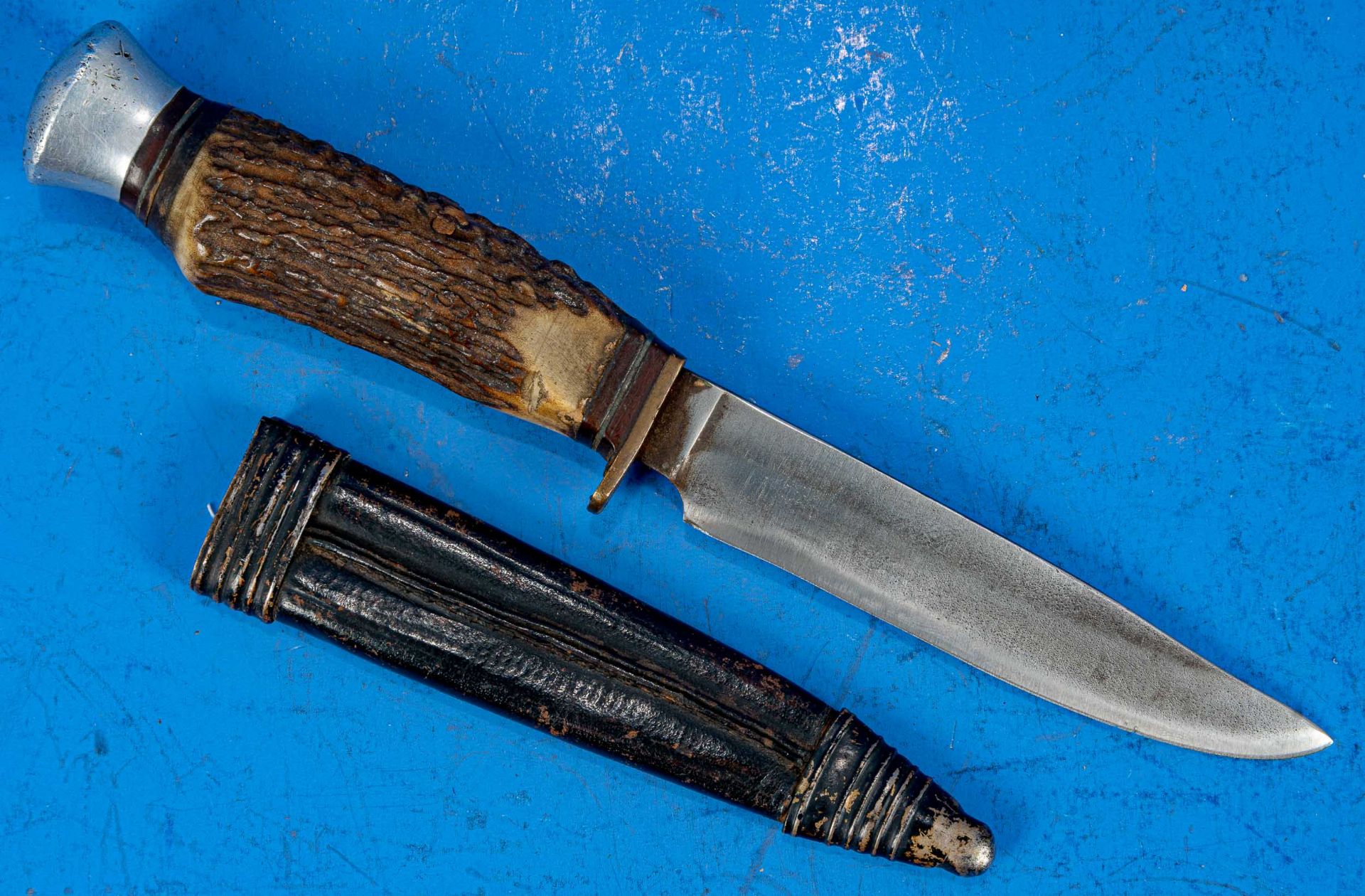 3tlg. Konvolut "Jagdliches", bestehend aus 2 kleinen Messern, Hirschhorngriffe in metallbeschlagene - Bild 9 aus 9