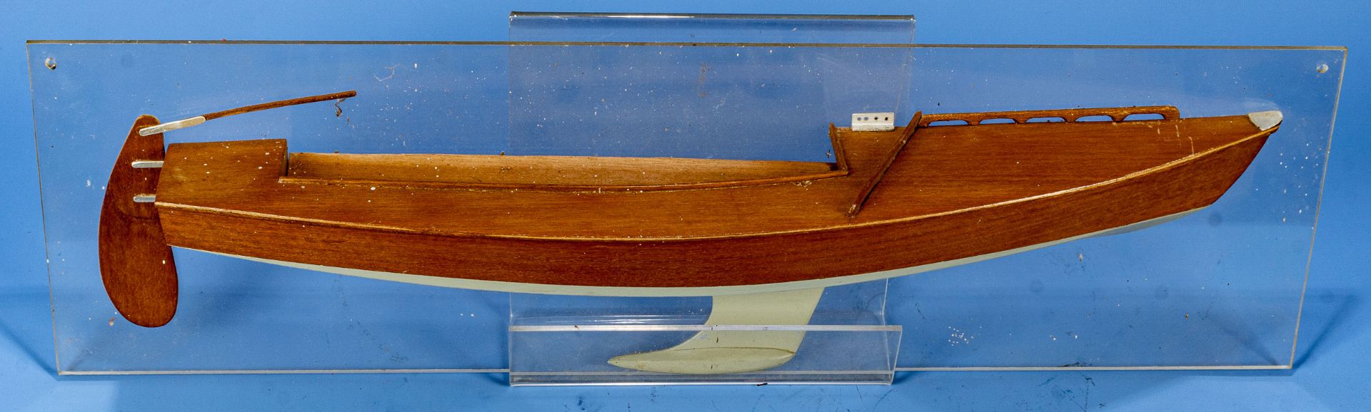 Halbmodell eines Segelschiffes, auf Fiberglas montiertes, lackiertes und furniertes Holzmodell; Pla - Image 2 of 4