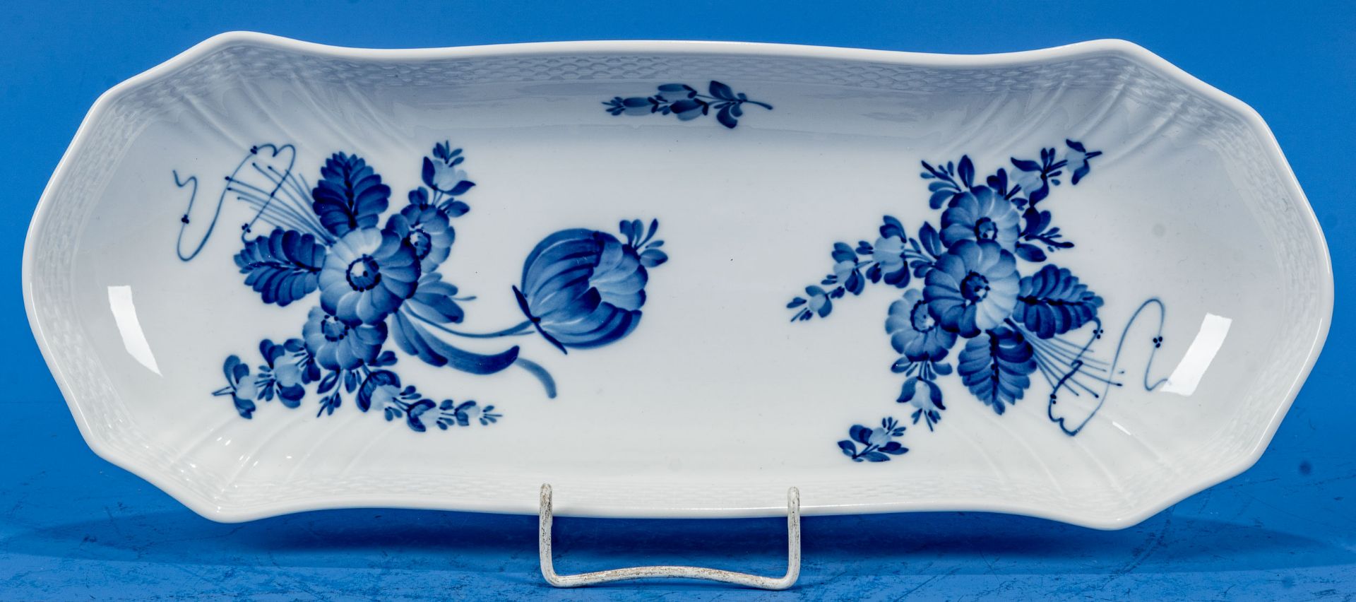 Längliche Gebäckschale, Royal Copenhagen, königlich dänisches Weißporzellan mit blauem Blumendekor; - Bild 3 aus 6