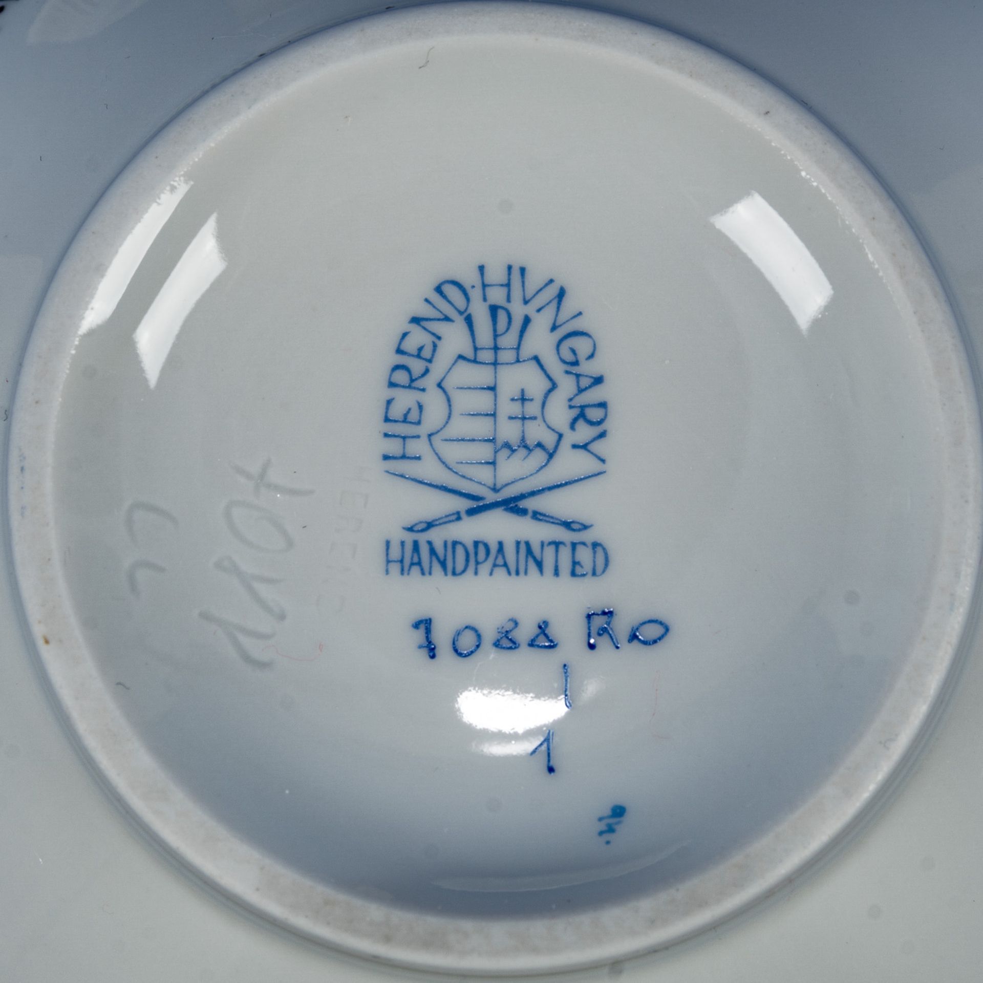 3tlg. Konvolut verschiedener Porzellanobjekte, HEREND, Weißporzellan mit polychromem, handgemaltem - Image 6 of 6