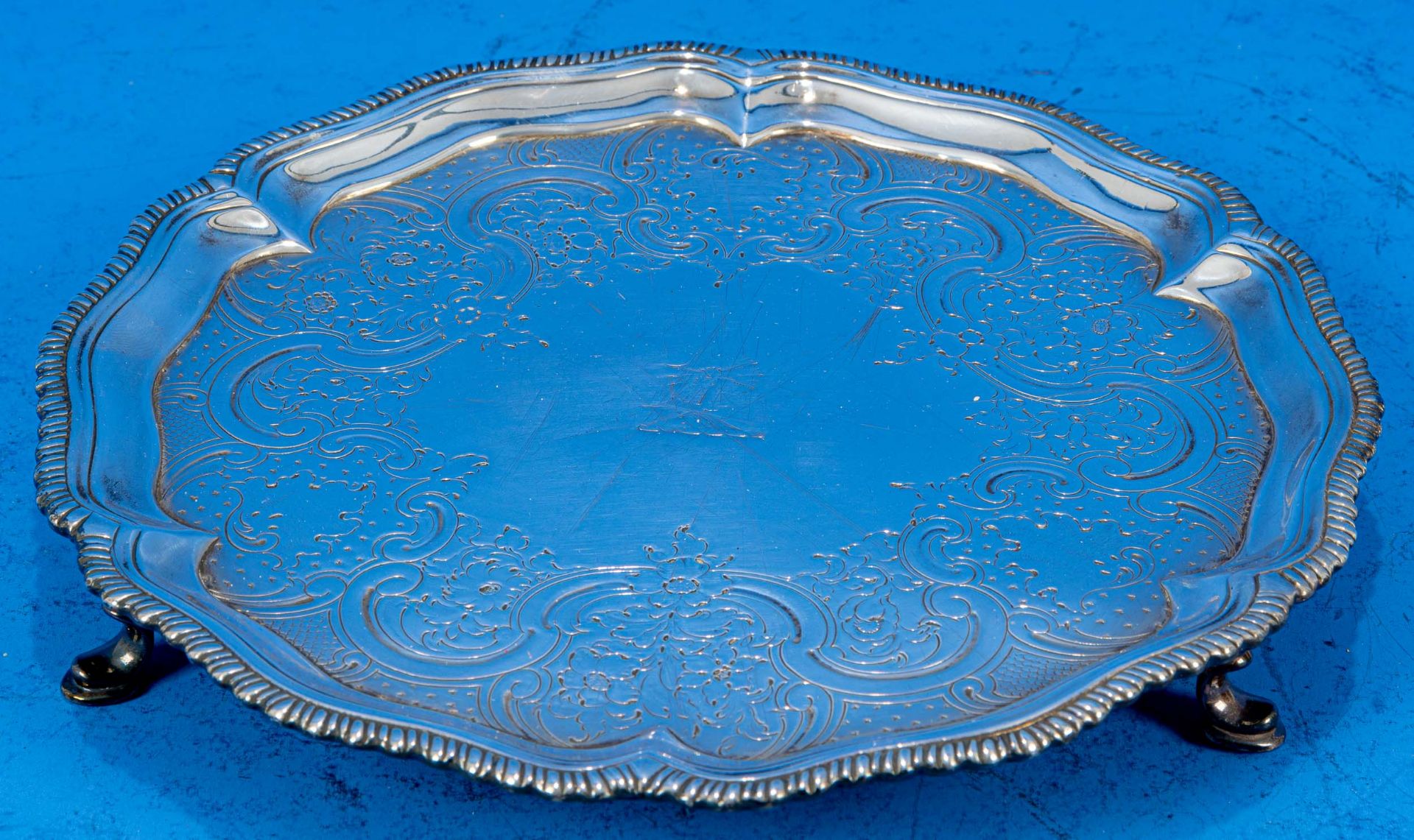 Antiker englischer "Salver", Periode Georg III, Meistermarke: Chas Johnson, London 1759, ca. 503 gr