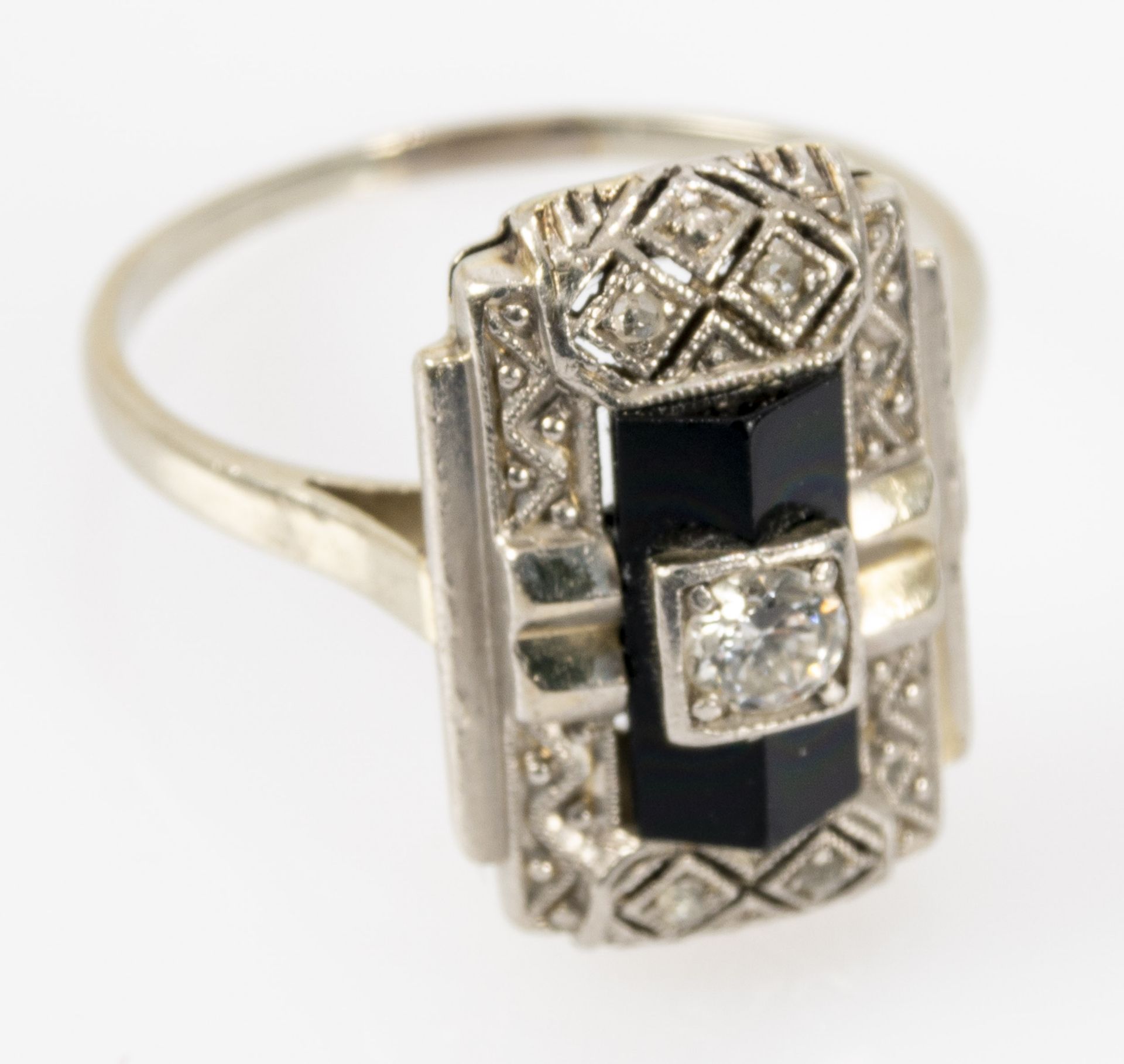 Feiner Art-Deco Damenring, 14 k Weißgoldfassung mit Onyx & Markasitenbesatz; mittig viereckig gefas