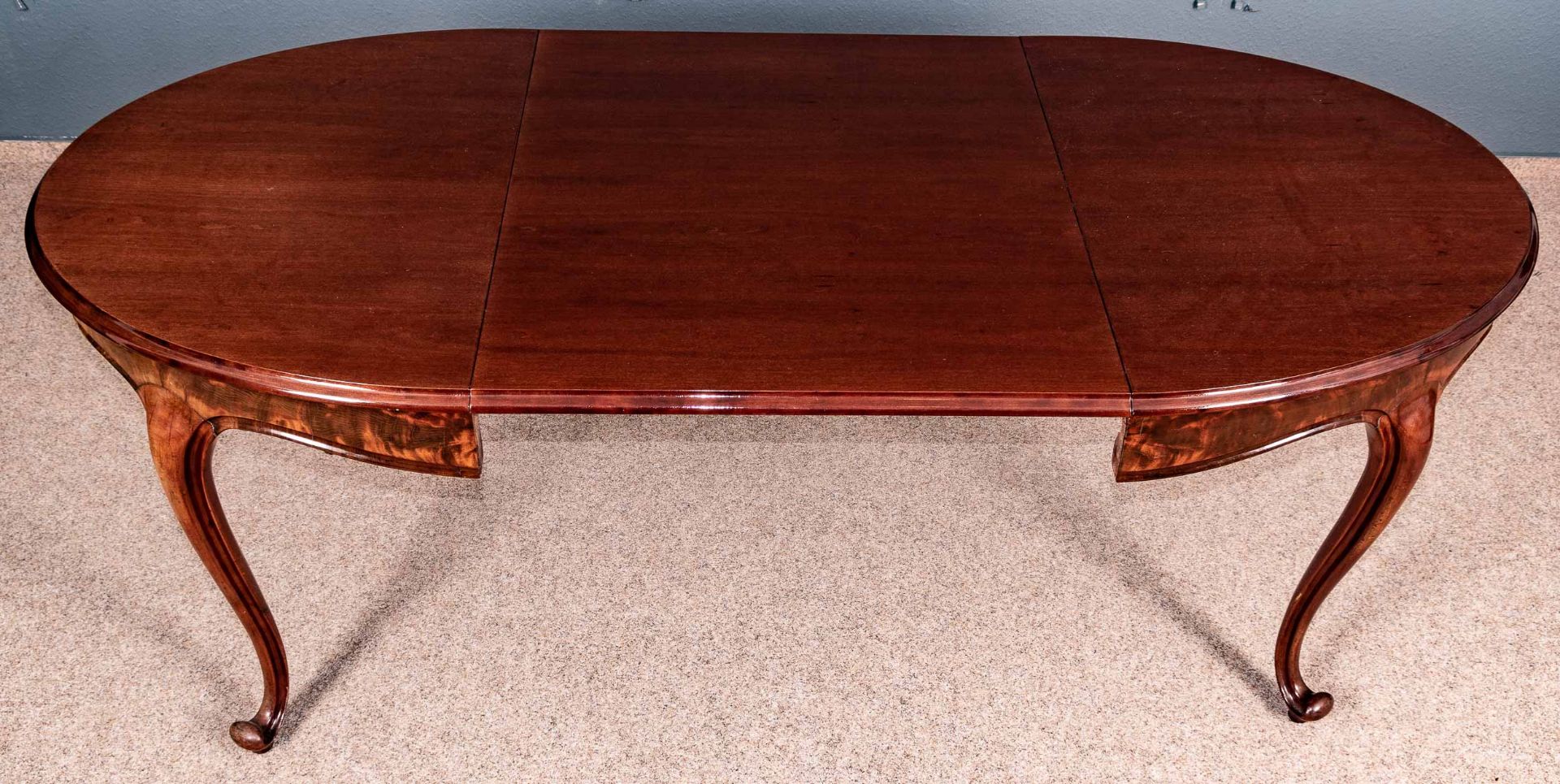 Ovaler Esstisch, Mahagoni massiv, furniert & lackiert. Mittig ausziehbar mit einer dafür angefertig - Image 4 of 9