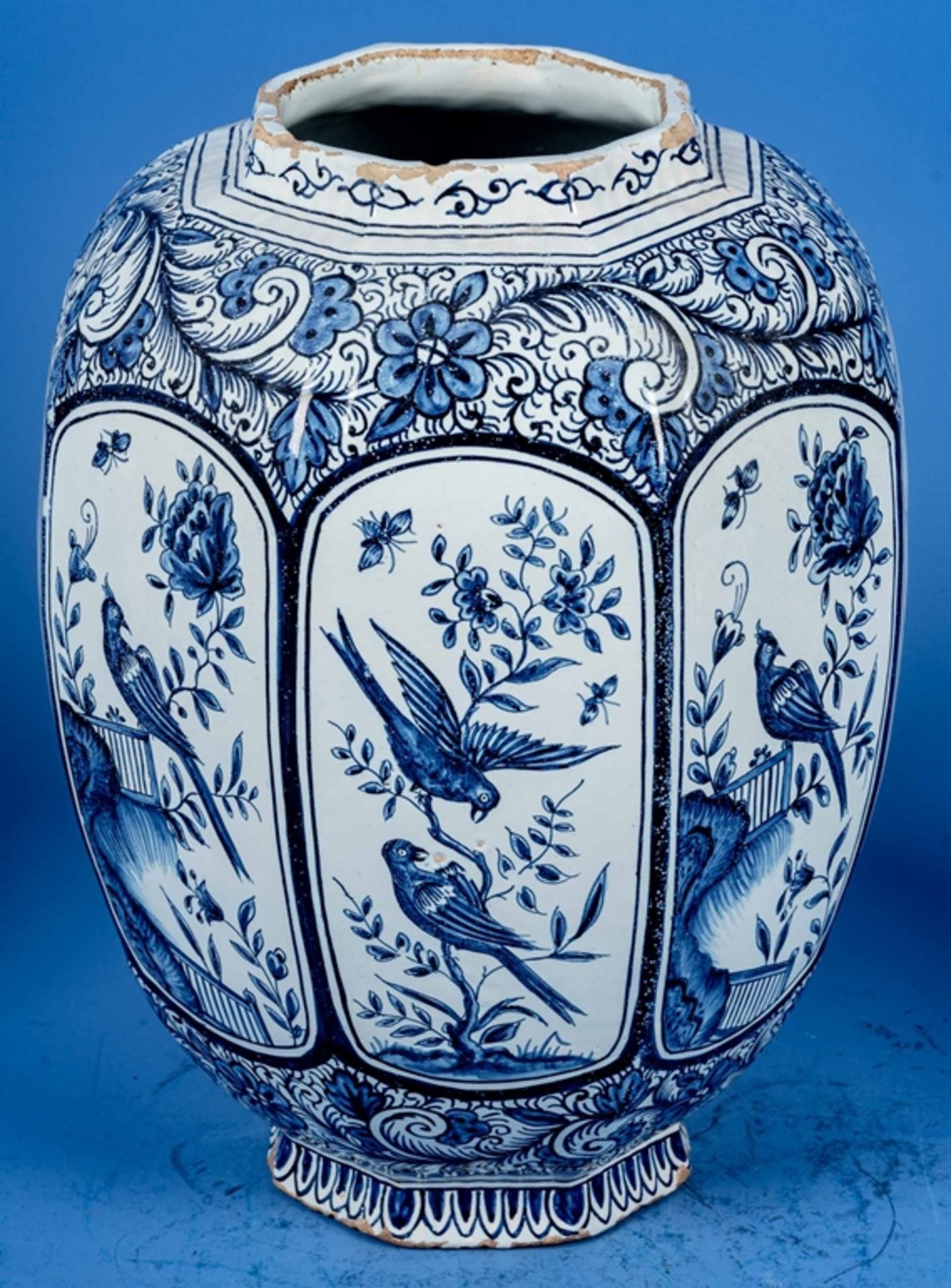 3tlg. Sammlung versch. antiker, wohl Delfter (Deckel-) Vasen des 18./ 19. Jhdts. Alle Teile in besc - Bild 4 aus 23