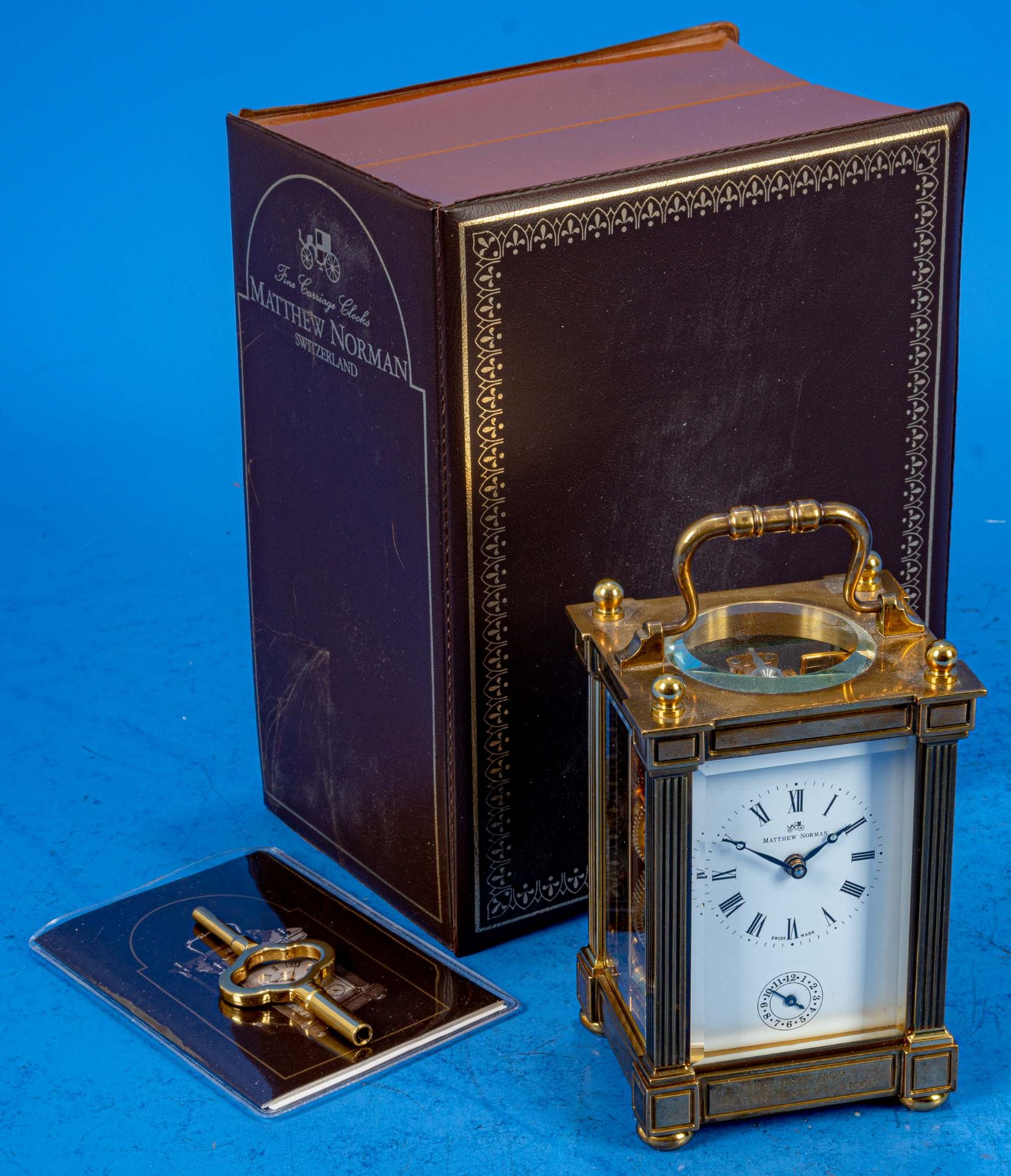 Ältere "MATTHEW NORMAN" Reiseuhr, sog. CARRIAGE CLOCK, rundum verglastes, schweres Messinggehäuse, 