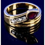 Eleganter 18 K Gelbgold-Ring mit eingefassten Diamanten und Rubintropfen, Innendurchmesser ca. 17 -