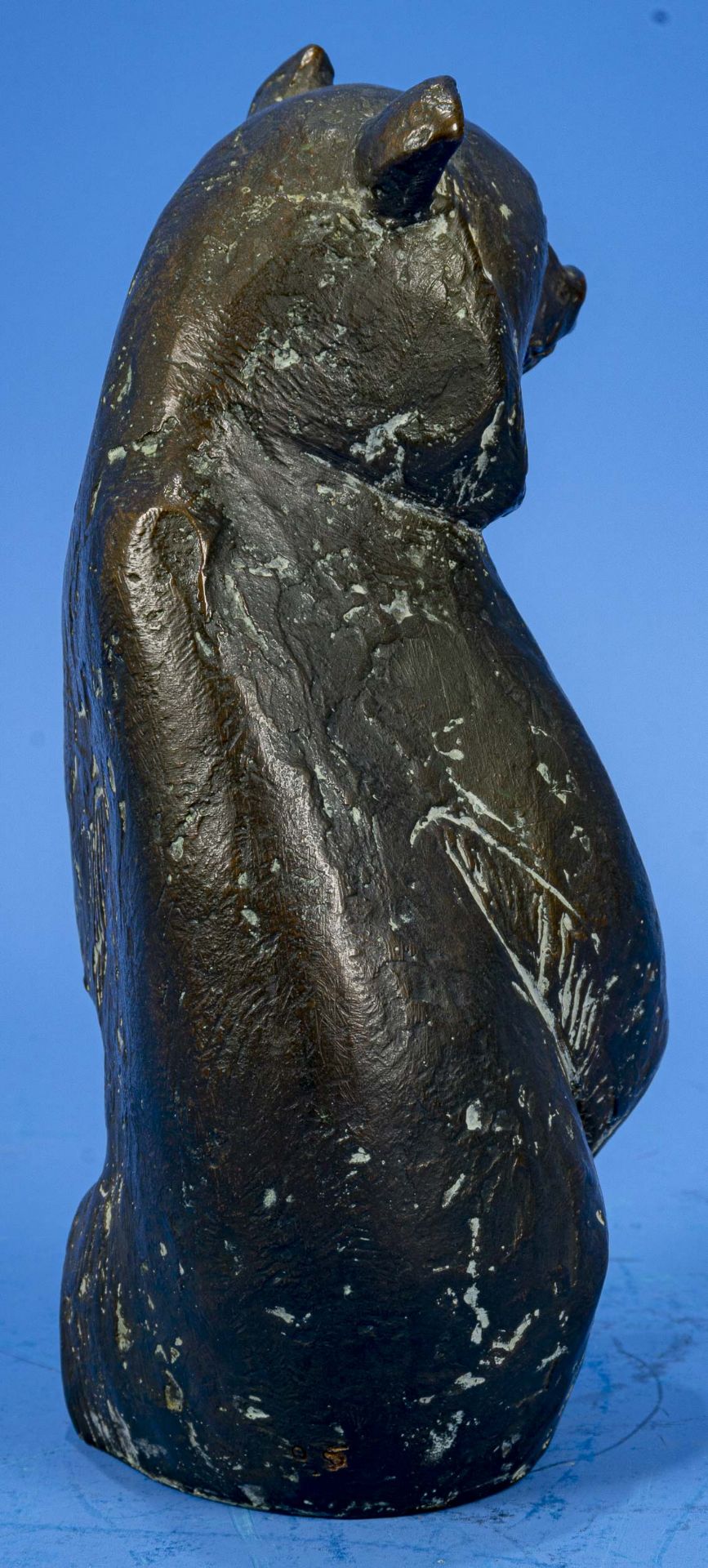 "Stehender Bär", Bronze patiniert, Hohlguss, rückseitig monogrammiert "O.S"; Höhe ca. 19,5 cm; schö - Bild 4 aus 7