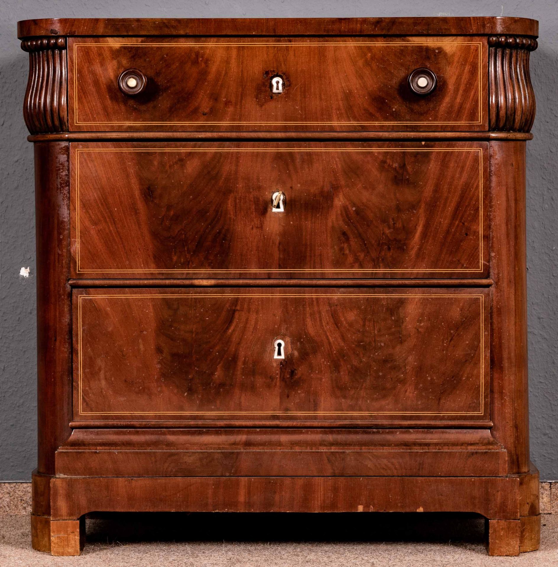 Antike Wäschekommode, Biedermeier, Braunschweig um 1825/35, Mahagoni massiv & furniert, gliedernde - Image 2 of 11