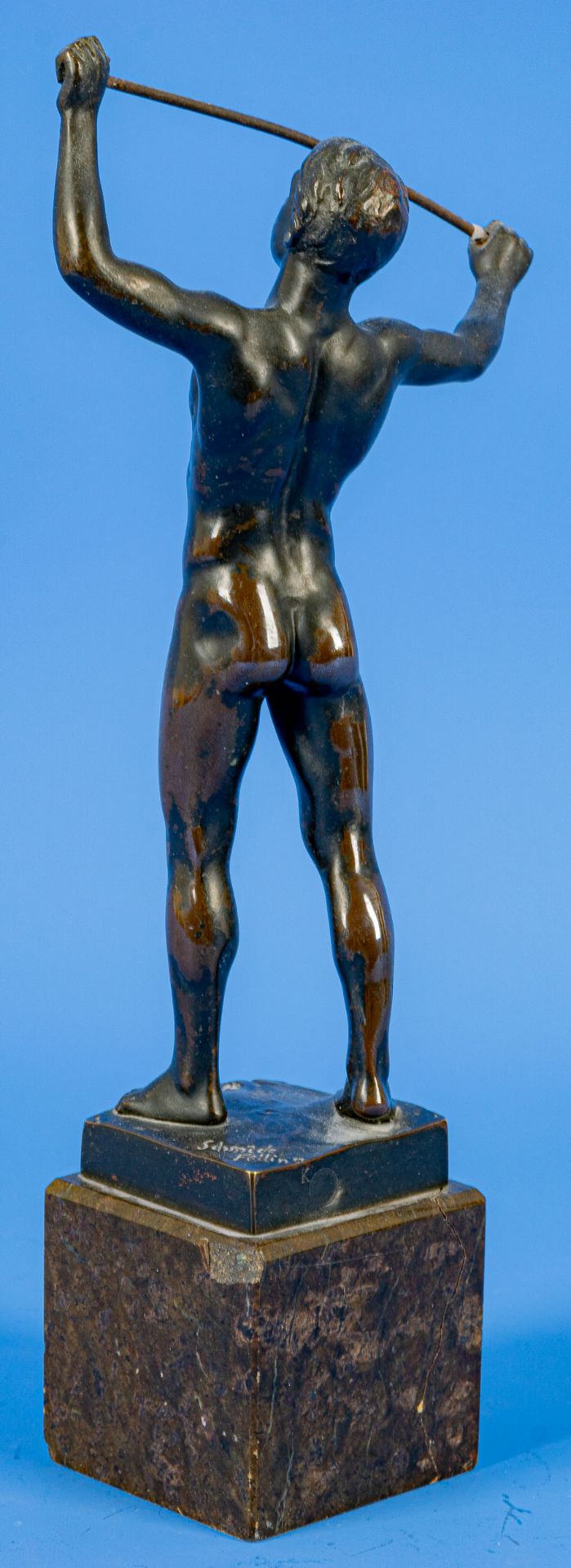 "Stehender Fechter", bräunlich patinierte Kleinbronze, auf dem Sockel signiert: "Schmid = Felling"  - Bild 5 aus 11