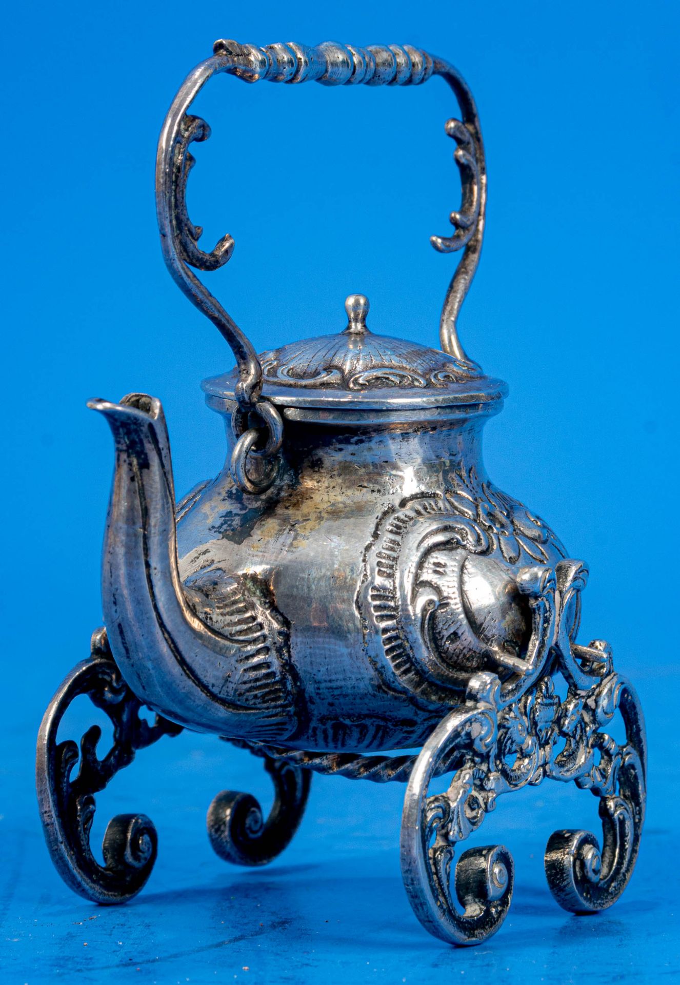 "Herzallerliebstes Steh- Rümchen" in Form einer silbernen Teekanne auf passendem Stand, der Teekess - Image 3 of 9
