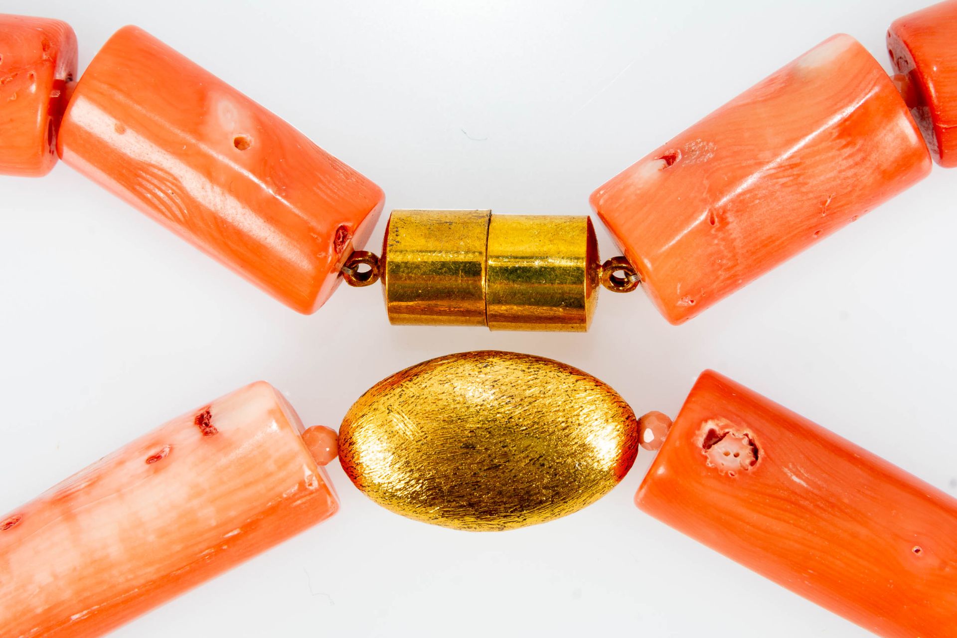 Korallen - Zylinder Halskette. Das mit vergoldetem Silbermagnetverschluss von einer norddeutschen S - Bild 2 aus 4