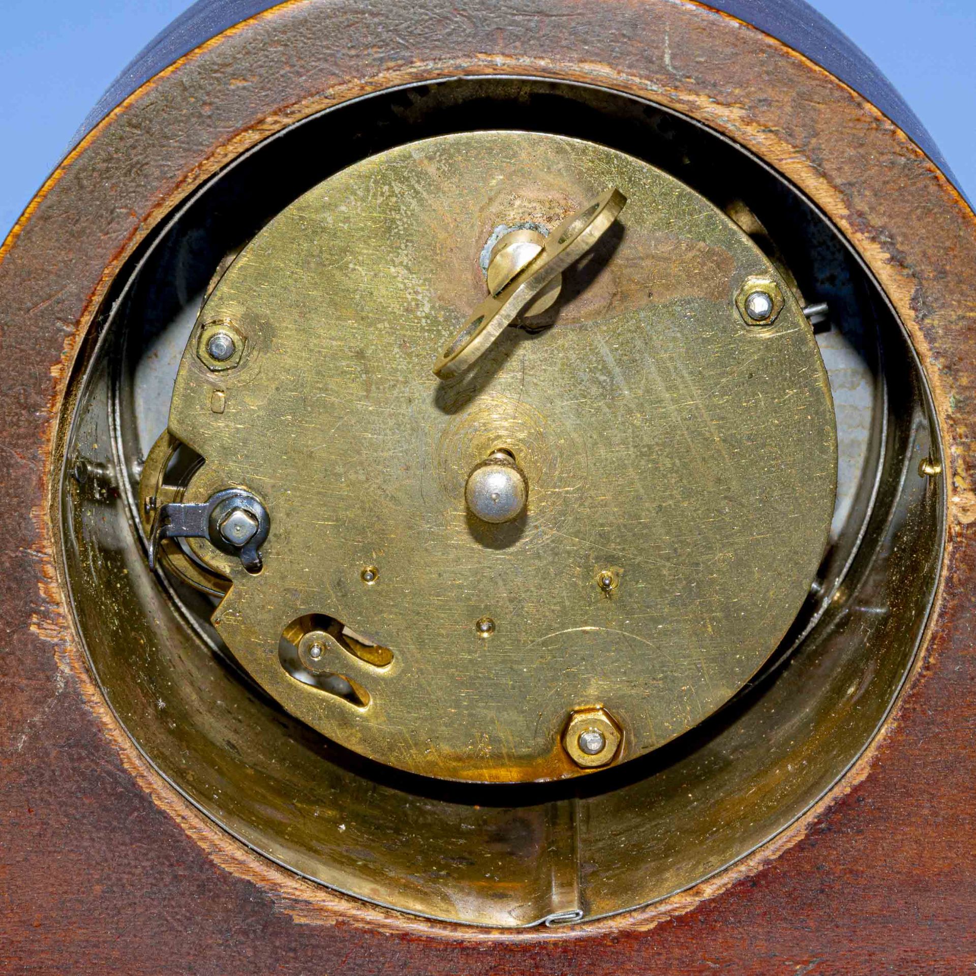 Antike englische Vertiko - Uhr in "Napoleon- Hut" - Form, intarsiertes Edelholzgehäuse, um 1900/ 20 - Bild 8 aus 8
