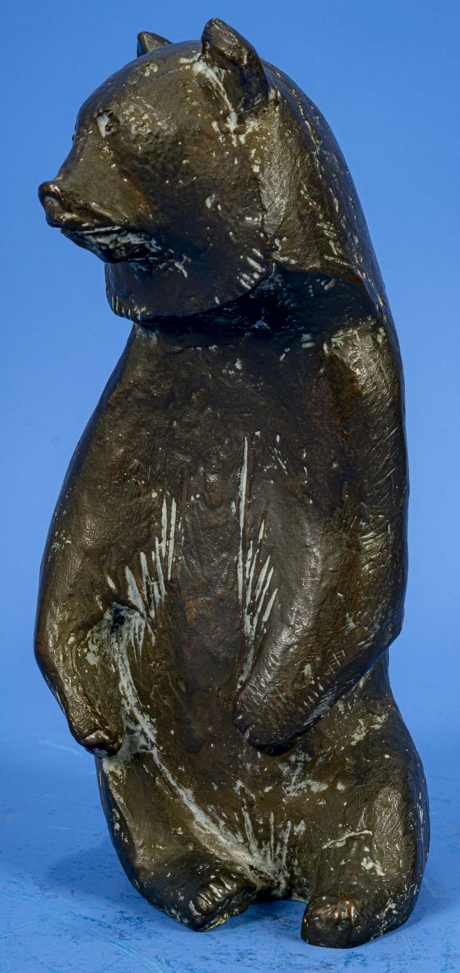 "Stehender Bär", Bronze patiniert, Hohlguss, rückseitig monogrammiert "O.S"; Höhe ca. 19,5 cm; schö - Bild 2 aus 7