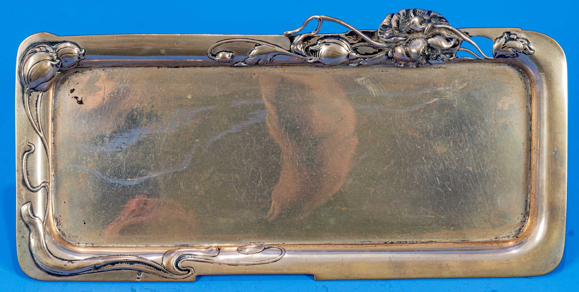 Wiener Jugendstil - Tablett, rechteckig, die ausgestellte Umrandung reicht verziert mit Mohnkapseln