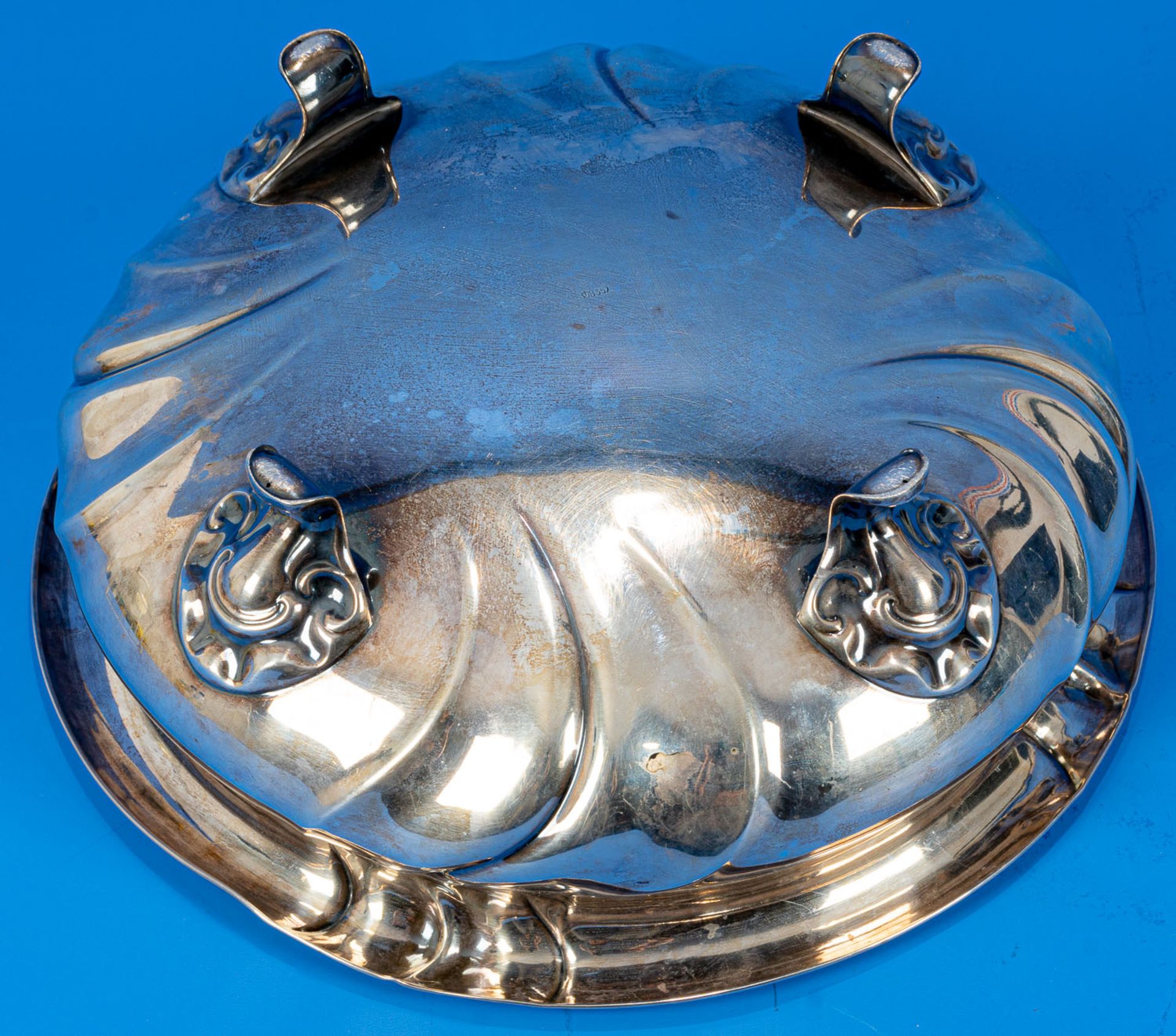Große, runde Obstschale, massives 835er Silber, godronierter Korpus auf 4 Rocaillenfüßen ruhend. Sc - Image 4 of 9