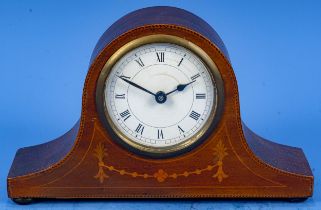 Antike englische Vertiko - Uhr in "Napoleon- Hut" - Form, intarsiertes Edelholzgehäuse, um 1900/ 20
