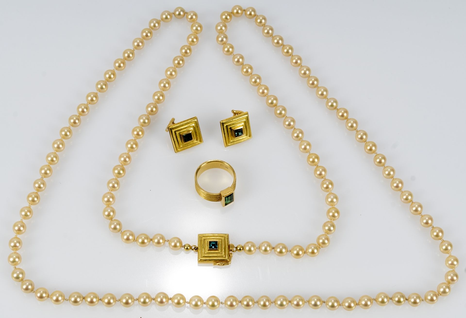 Einzigartiges 4-teiliges Schmuckset, bestehend aus eleganter Perlenkette, Fingerring und passendem  - Bild 2 aus 16