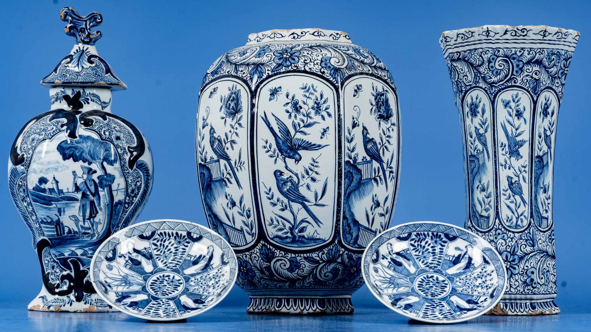 3tlg. Sammlung versch. antiker, wohl Delfter (Deckel-) Vasen des 18./ 19. Jhdts. Alle Teile in besc - Bild 2 aus 23