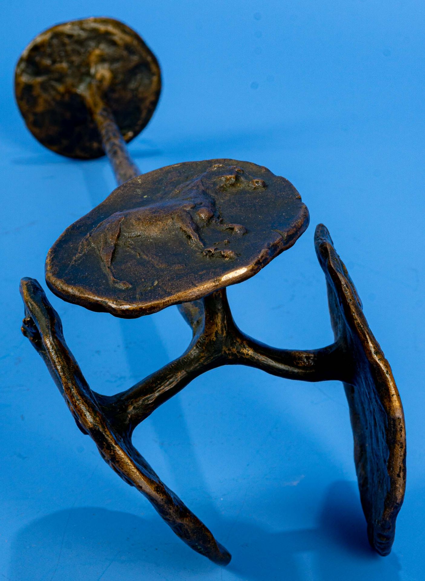 Moderne Bronze - Skulptur in Form eines Tischkerzenleuchters mit 3 verschiedenen Pferde - Darstellu - Bild 8 aus 8
