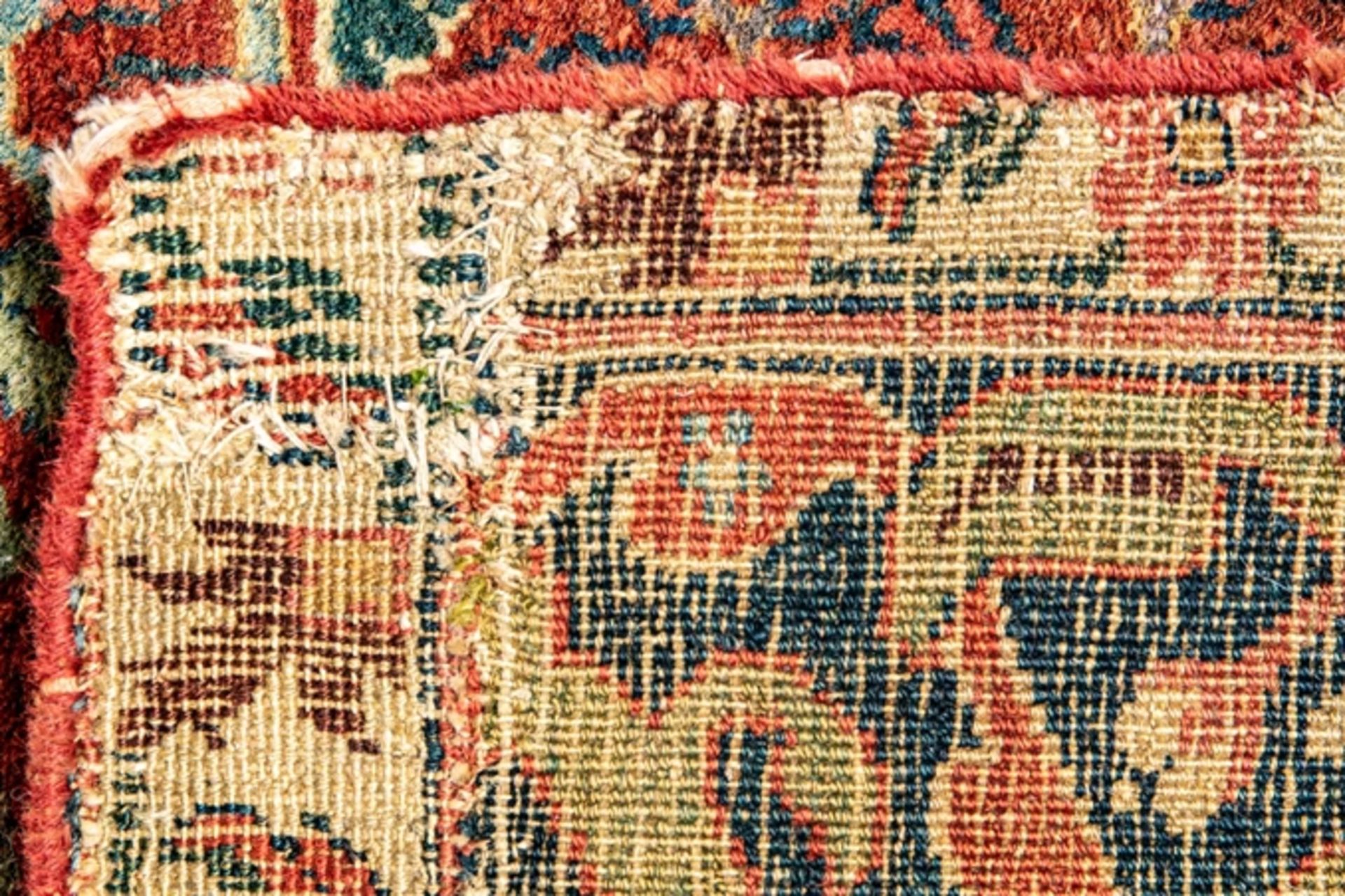 Früher nordwestpersischer Teppich, Mitte 18. Jhdt. oder früher. Format ca. 480 x 232 cm. Schafschur - Image 8 of 27